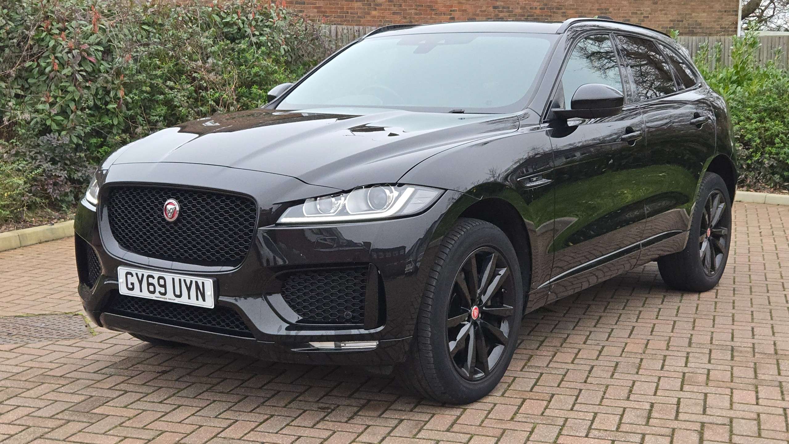 A 2020 JAGUAR F-PACE 2.0 D180 Chequered Flag Auto AWD Euro 6 (s/s) 5dr A 2020 JAGUAR F-PACE 2.0 D180 Chequered Flag Auto AWD Euro 6 (s/s) 5dr