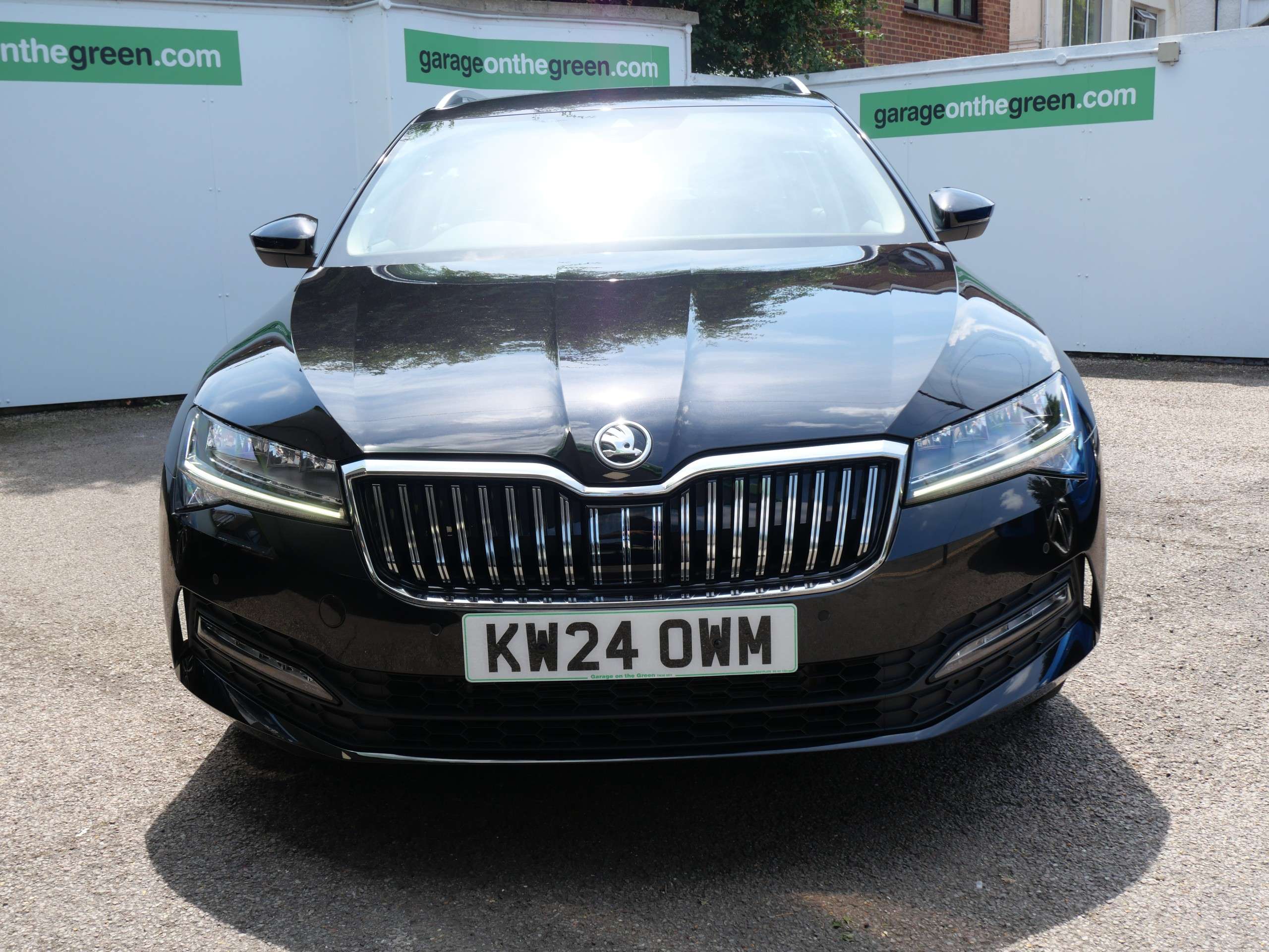 A 2024 SKODA SUPERB 2.0 TDI SE DSG Euro 6 (s/s) 5dr 1 Owner 14000 Miles A 2024 SKODA SUPERB 2.0 TDI SE DSG Euro 6 (s/s) 5dr 1 Owner 14000 Miles