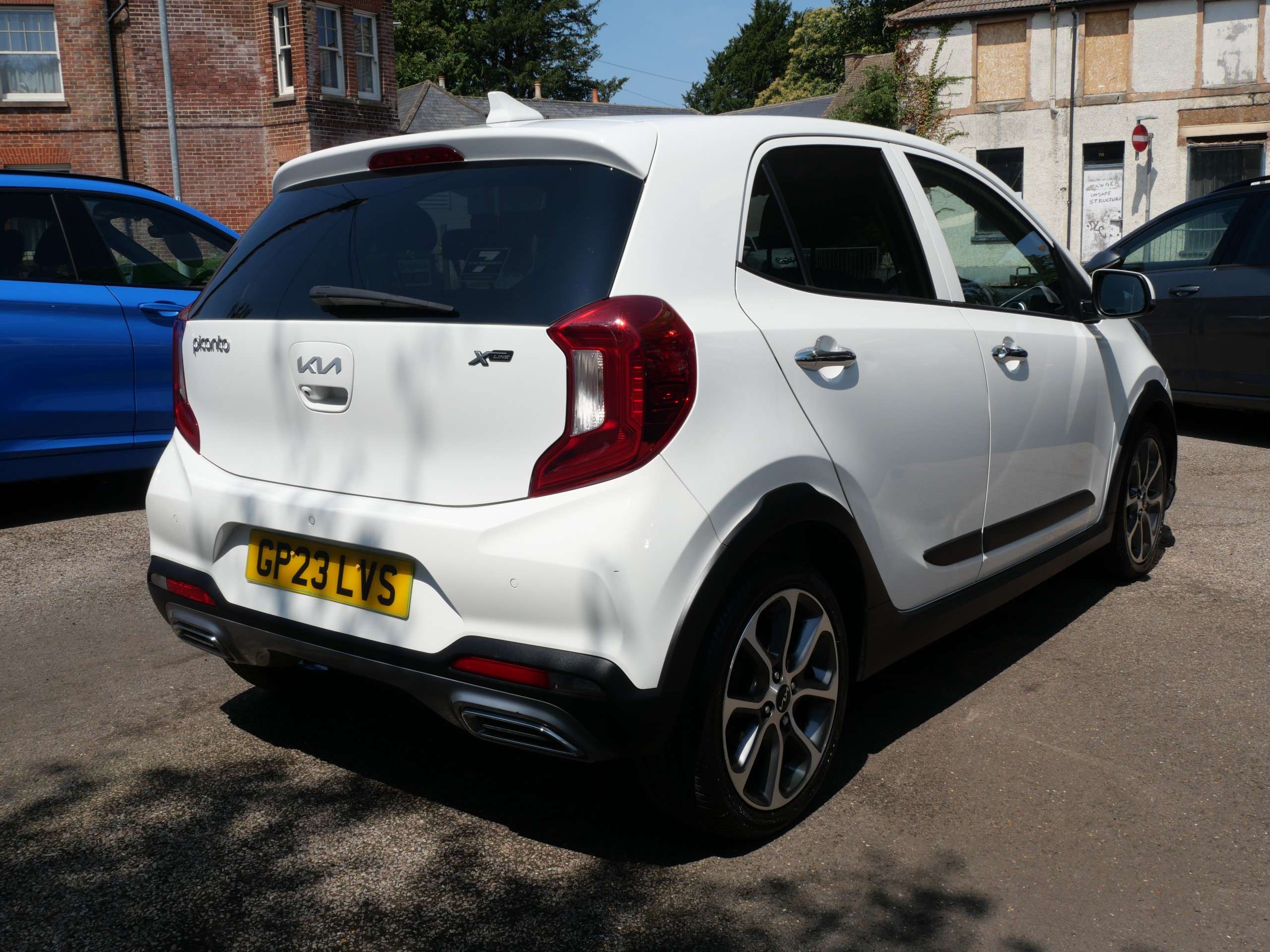 A 2023 KIA PICANTO 1.0 DPi X-Line S AMT Euro 6 (s/s) 5dr 1 Owner A 2023 KIA PICANTO 1.0 DPi X-Line S AMT Euro 6 (s/s) 5dr 1 Owner