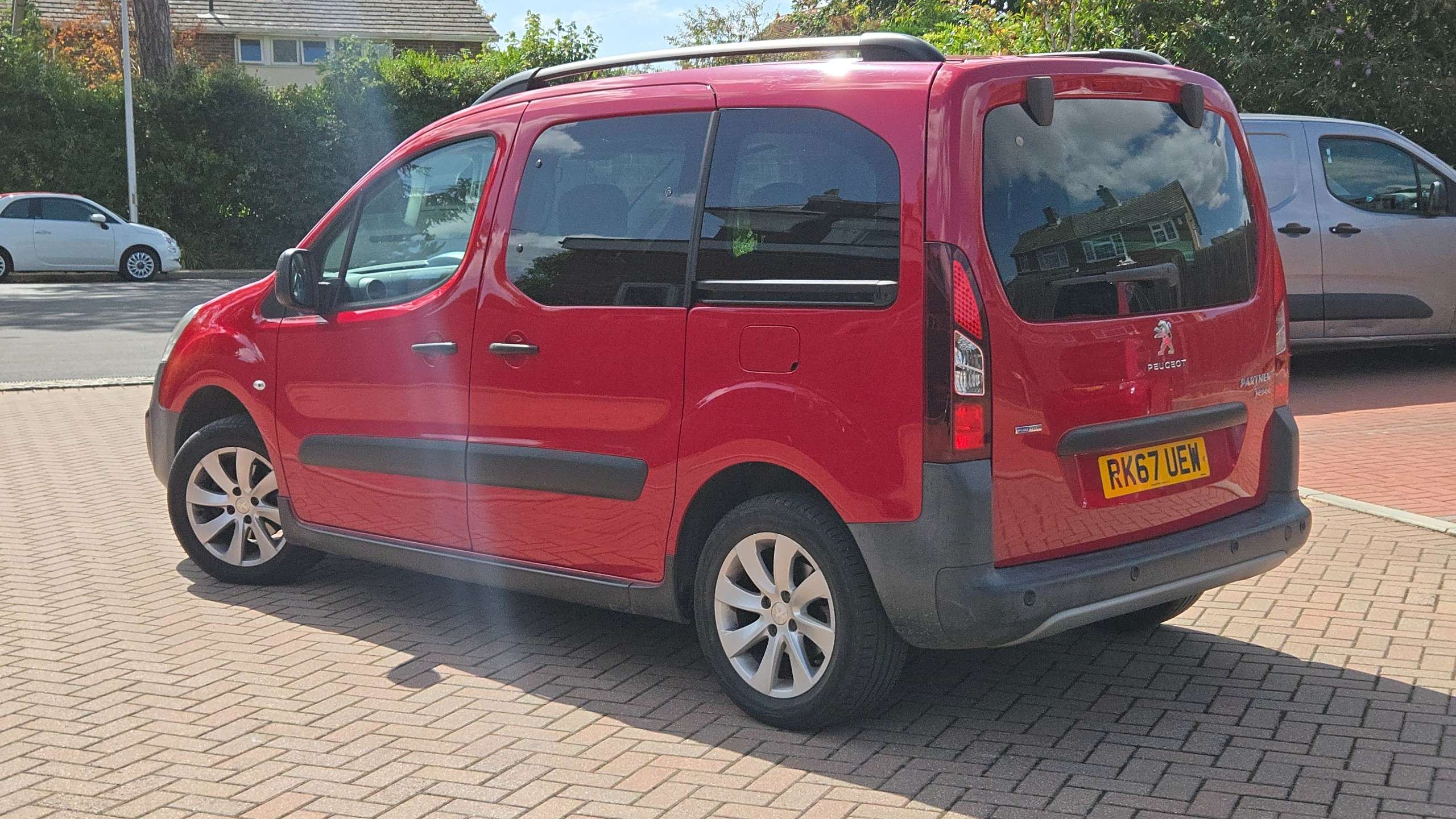 A 2017 PEUGEOT PARTNER TEPEE 1.2 PureTech Outdoor Euro 6 (s/s) 5dr 43000 A 2017 PEUGEOT PARTNER TEPEE 1.2 PureTech Outdoor Euro 6 (s/s) 5dr 43000