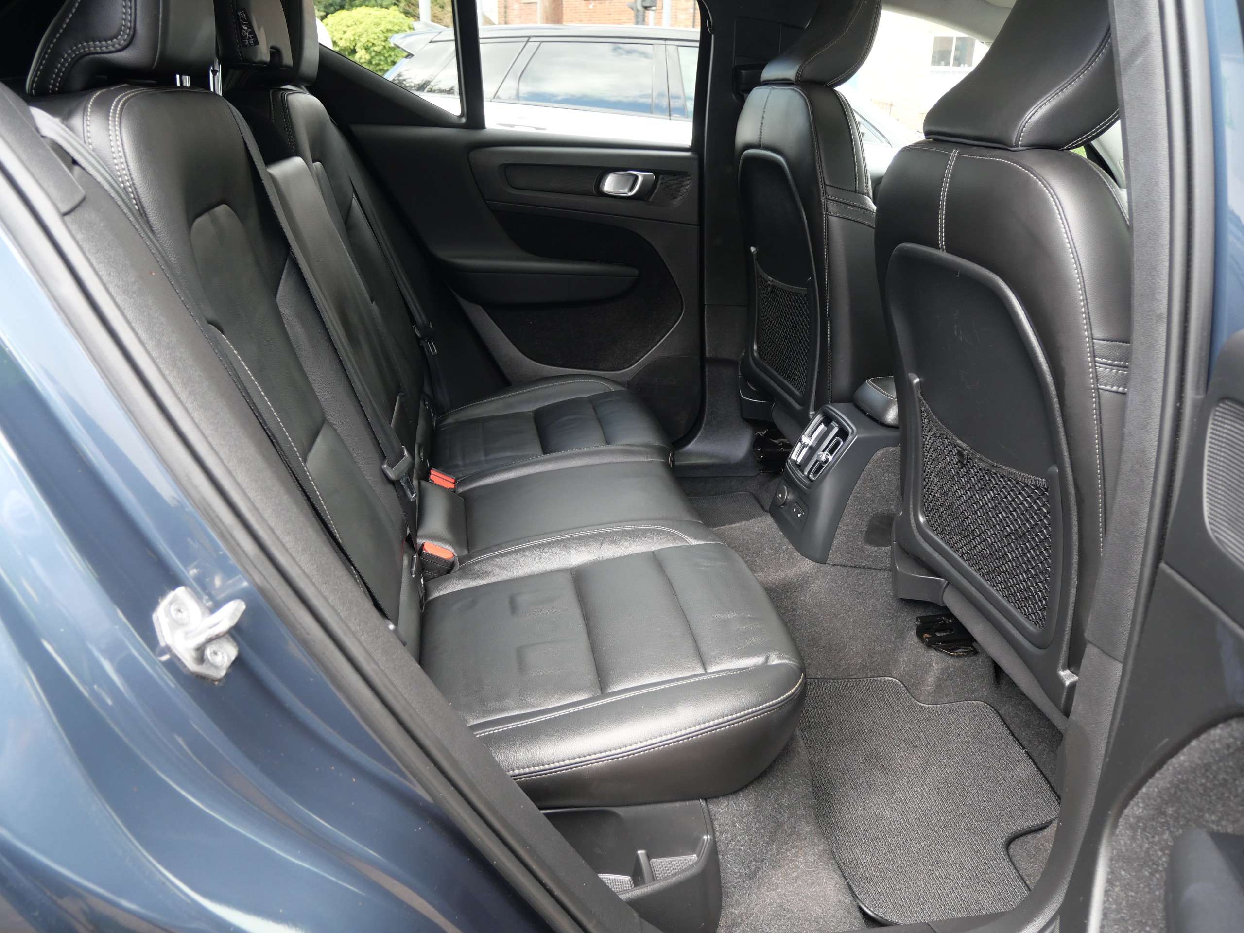 2020 VOLVO XC40 2020 VOLVO XC40