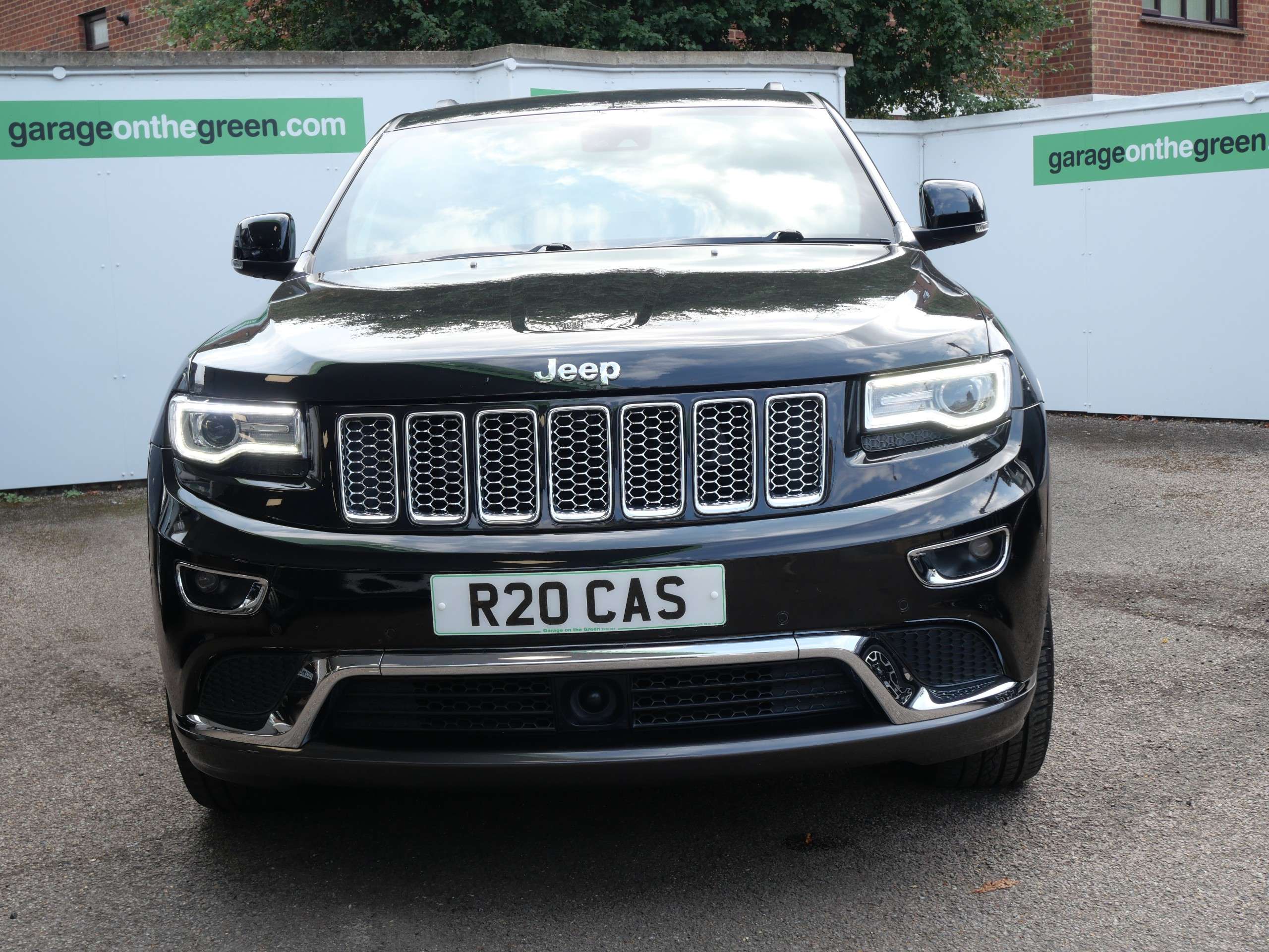 A 2016 JEEP GRAND CHEROKEE 3.0 V6 CRD Summit Auto 4WD Euro 6 (247 bhp) 5dr Only 39000 Miles A 2016 JEEP GRAND CHEROKEE 3.0 V6 CRD Summit Auto 4WD Euro 6 (247 bhp) 5dr Only 39000 Miles