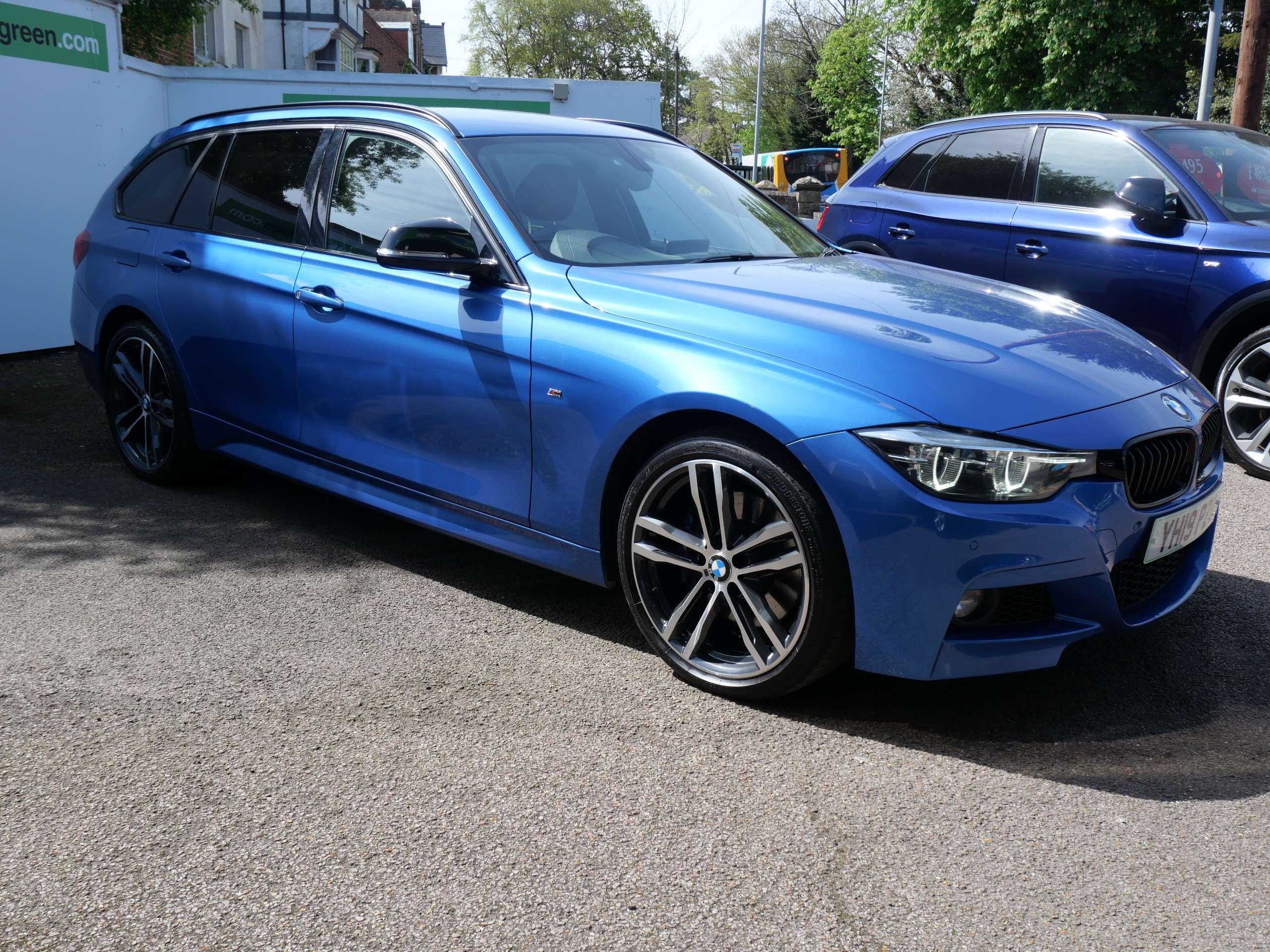 A 2019 BMW 3 SERIES 2.0 320d M Sport Shadow Edition Touring Auto xDrive Euro 6 (s/s) 5dr High Spec A 2019 BMW 3 SERIES 2.0 320d M Sport Shadow Edition Touring Auto xDrive Euro 6 (s/s) 5dr High Spec
