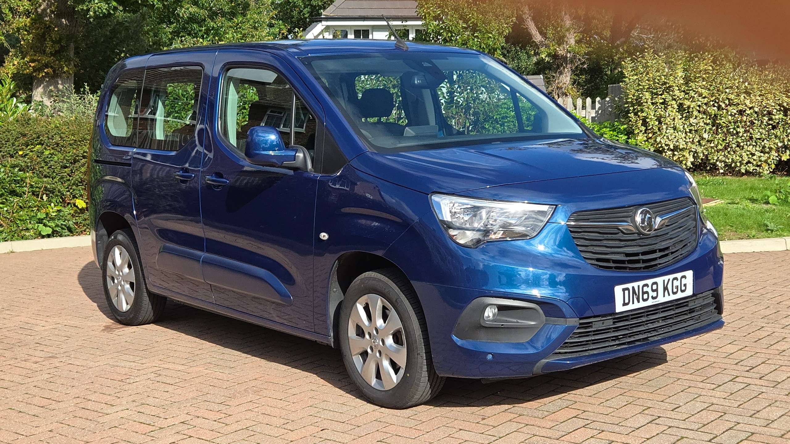 A 2019 VAUXHALL COMBO LIFE 1.2 Turbo GPF Energy Euro 6 (s/s) 5dr A 2019 VAUXHALL COMBO LIFE 1.2 Turbo GPF Energy Euro 6 (s/s) 5dr