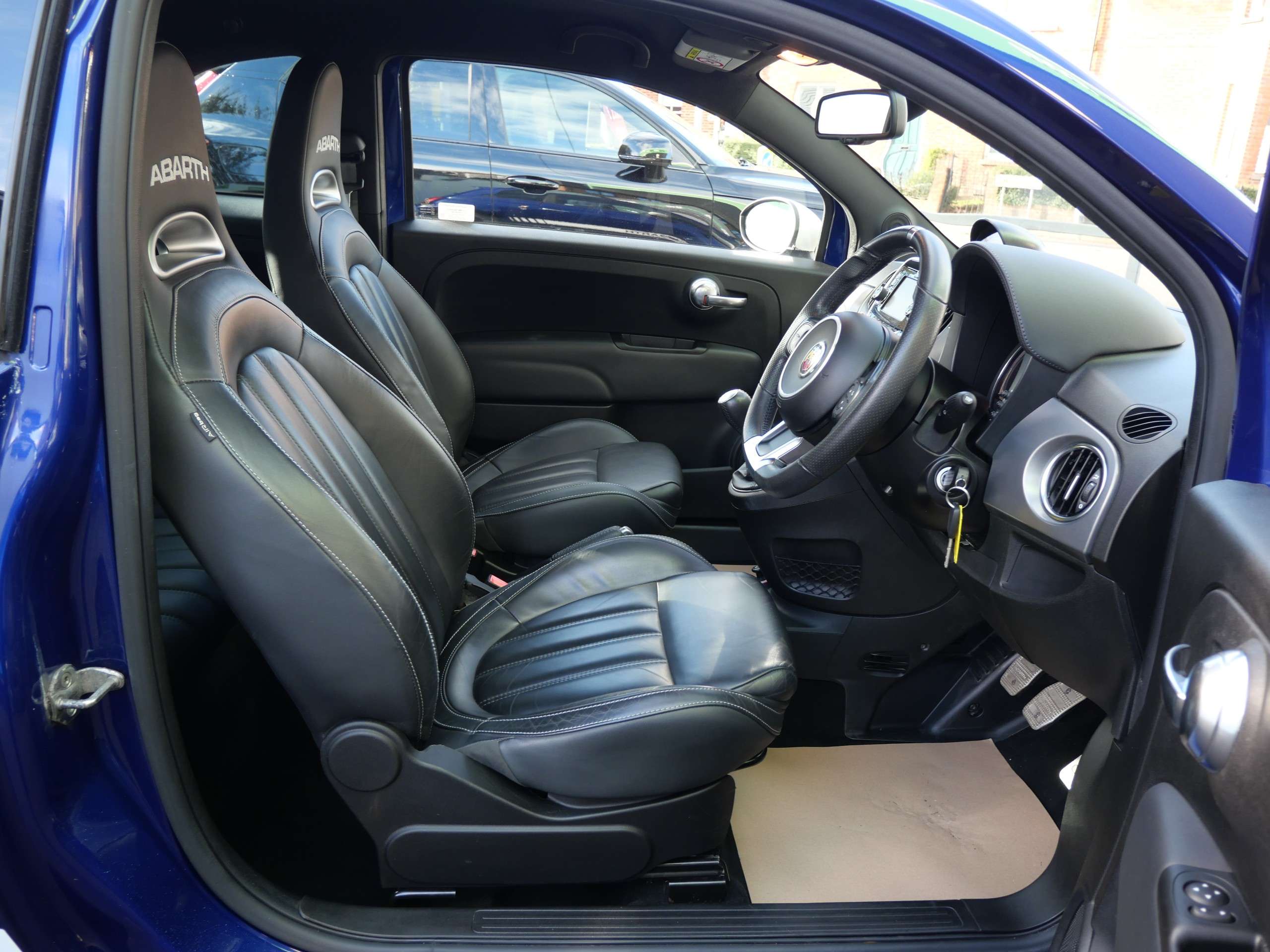 2017 ABARTH 595 2017 ABARTH 595