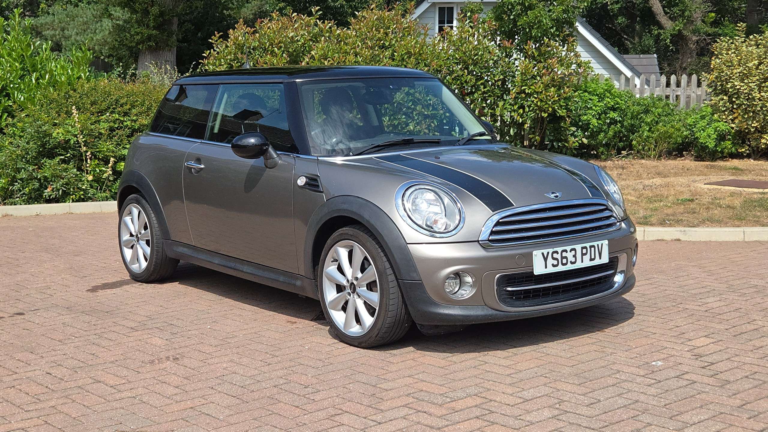 A 2013 MINI HATCH 1.6 Cooper Euro 5 (s/s) 3dr A 2013 MINI HATCH 1.6 Cooper Euro 5 (s/s) 3dr