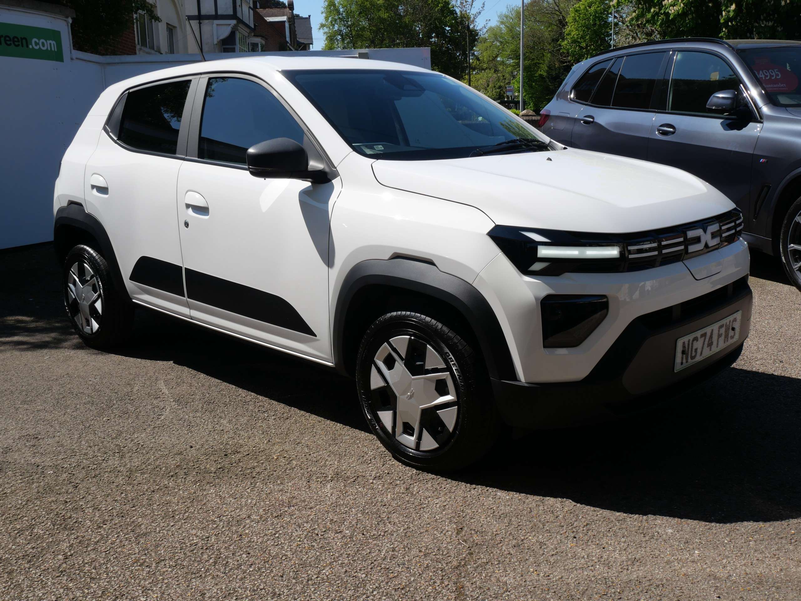 A 2024 DACIA SPRING 45 26.8kWh Expression Electric Auto 5dr Only 4000 Miles A 2024 DACIA SPRING 45 26.8kWh Expression Electric Auto 5dr Only 4000 Miles