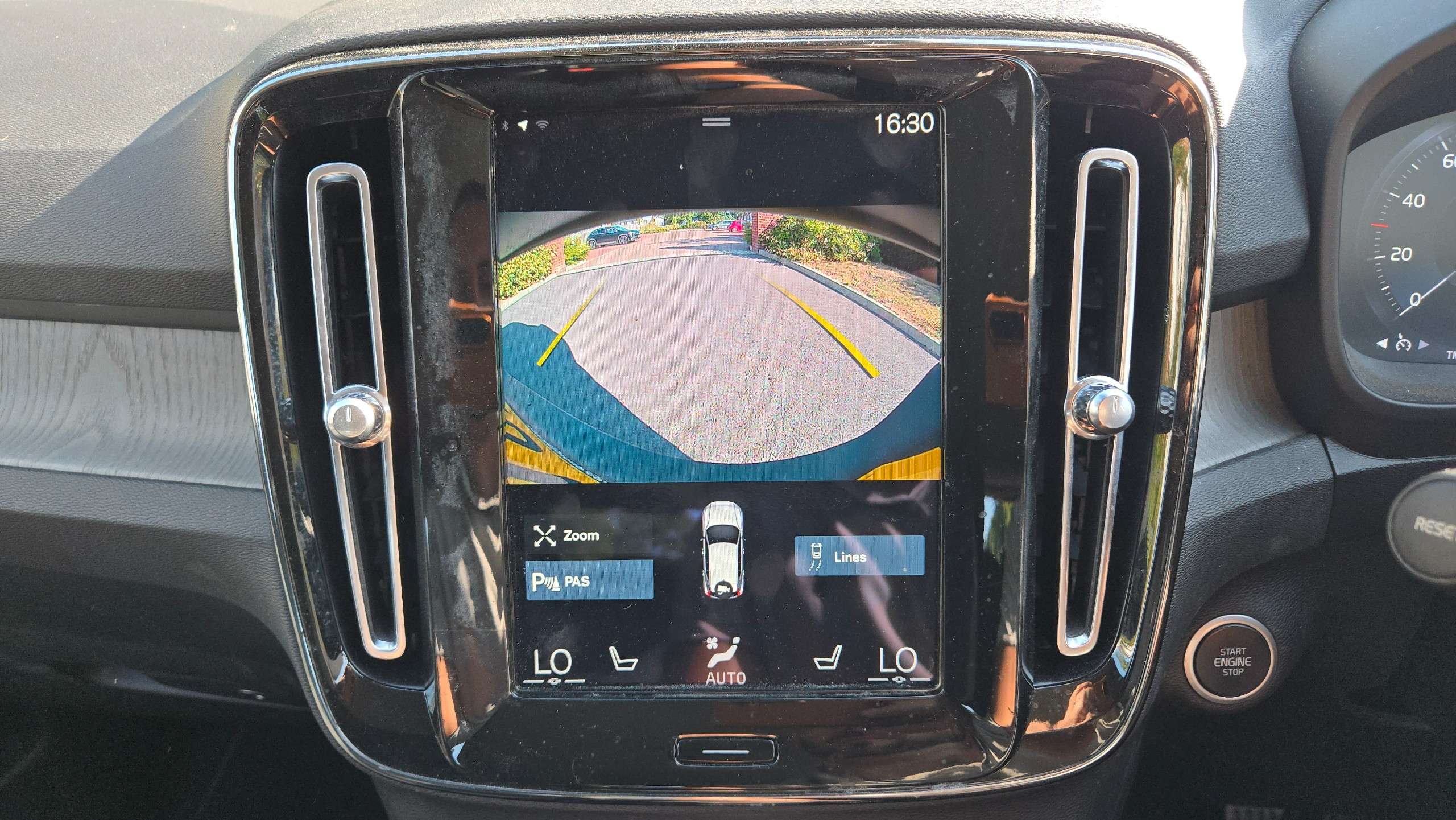 2020 VOLVO XC40 2020 VOLVO XC40