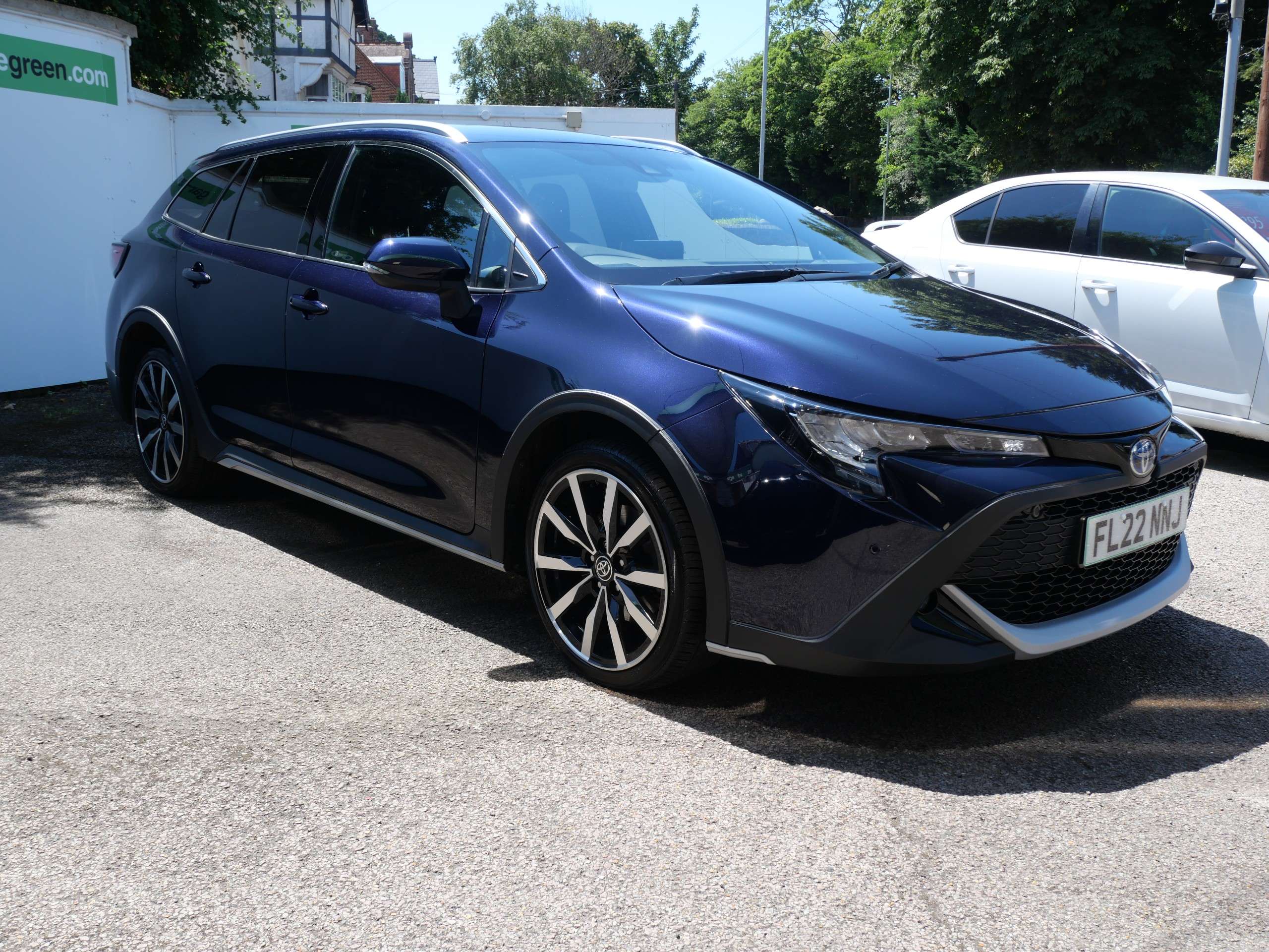 A 2022 TOYOTA COROLLA 2.0 VVT-h Trek Special Edition Touring Sports Petrol Hybrid CVT Euro 6 (s/s) 5dr A 2022 TOYOTA COROLLA 2.0 VVT-h Trek Special Edition Touring Sports Petrol Hybrid CVT Euro 6 (s/s) 5dr
