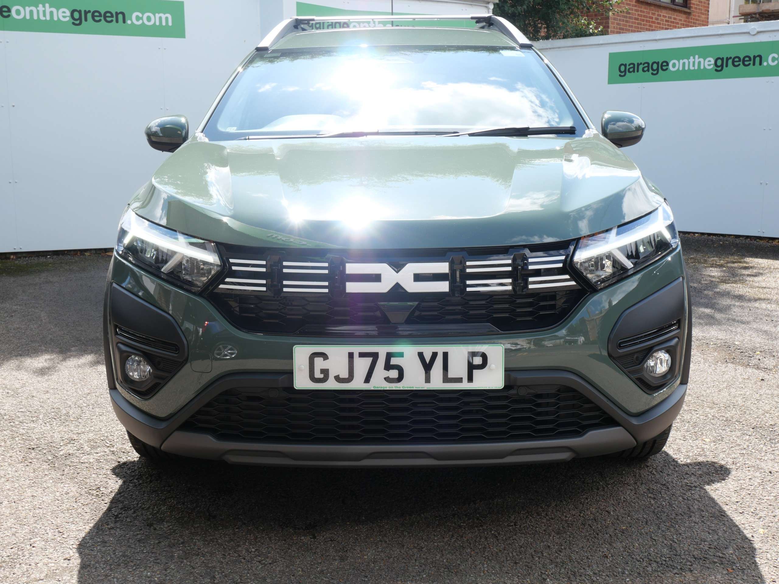 A 2025 DACIA JOGGER 1.6 Hybrid Expression Petrol Hybrid Auto Euro 6 (s/s) 5dr 1 Owner 2743 Miles 7 Seats A 2025 DACIA JOGGER 1.6 Hybrid Expression Petrol Hybrid Auto Euro 6 (s/s) 5dr 1 Owner 2743 Miles 7 Seats