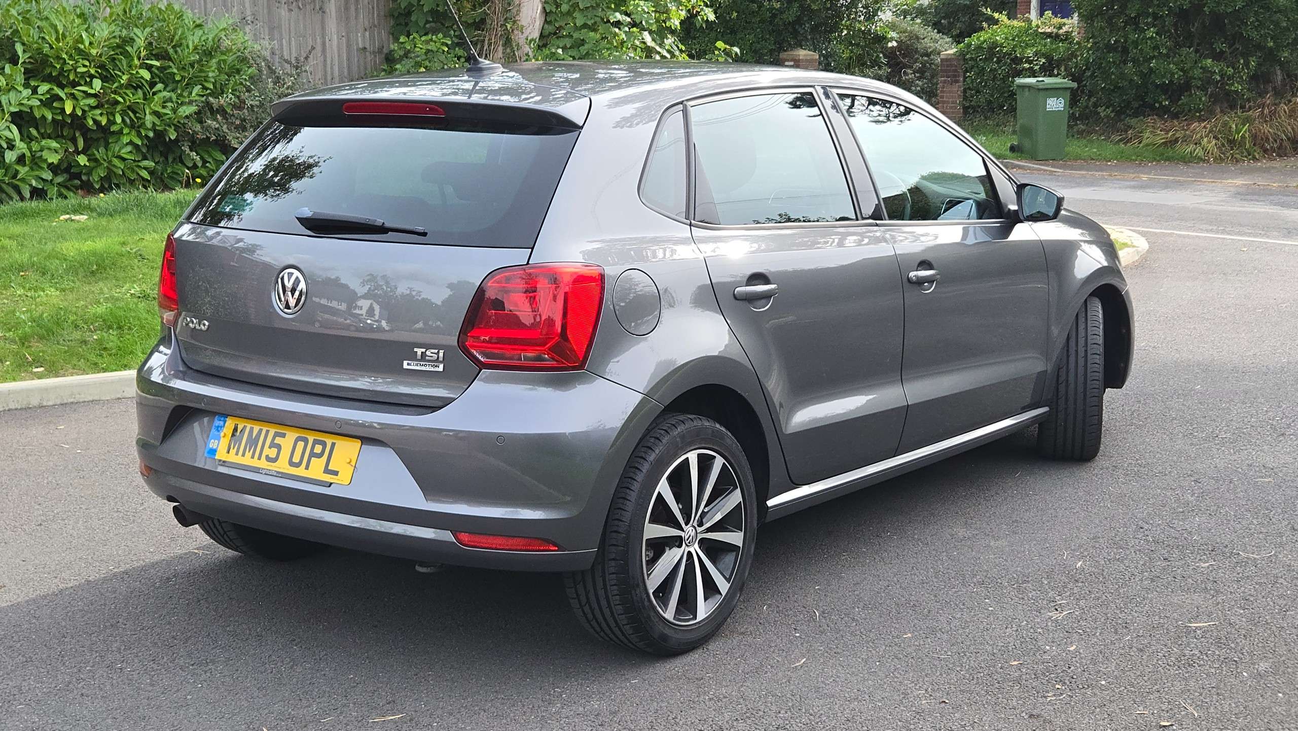 A 2015 VOLKSWAGEN POLO 1.2 TSI BlueMotion Tech SE DSG Euro 6 (s/s) 5dr A 2015 VOLKSWAGEN POLO 1.2 TSI BlueMotion Tech SE DSG Euro 6 (s/s) 5dr