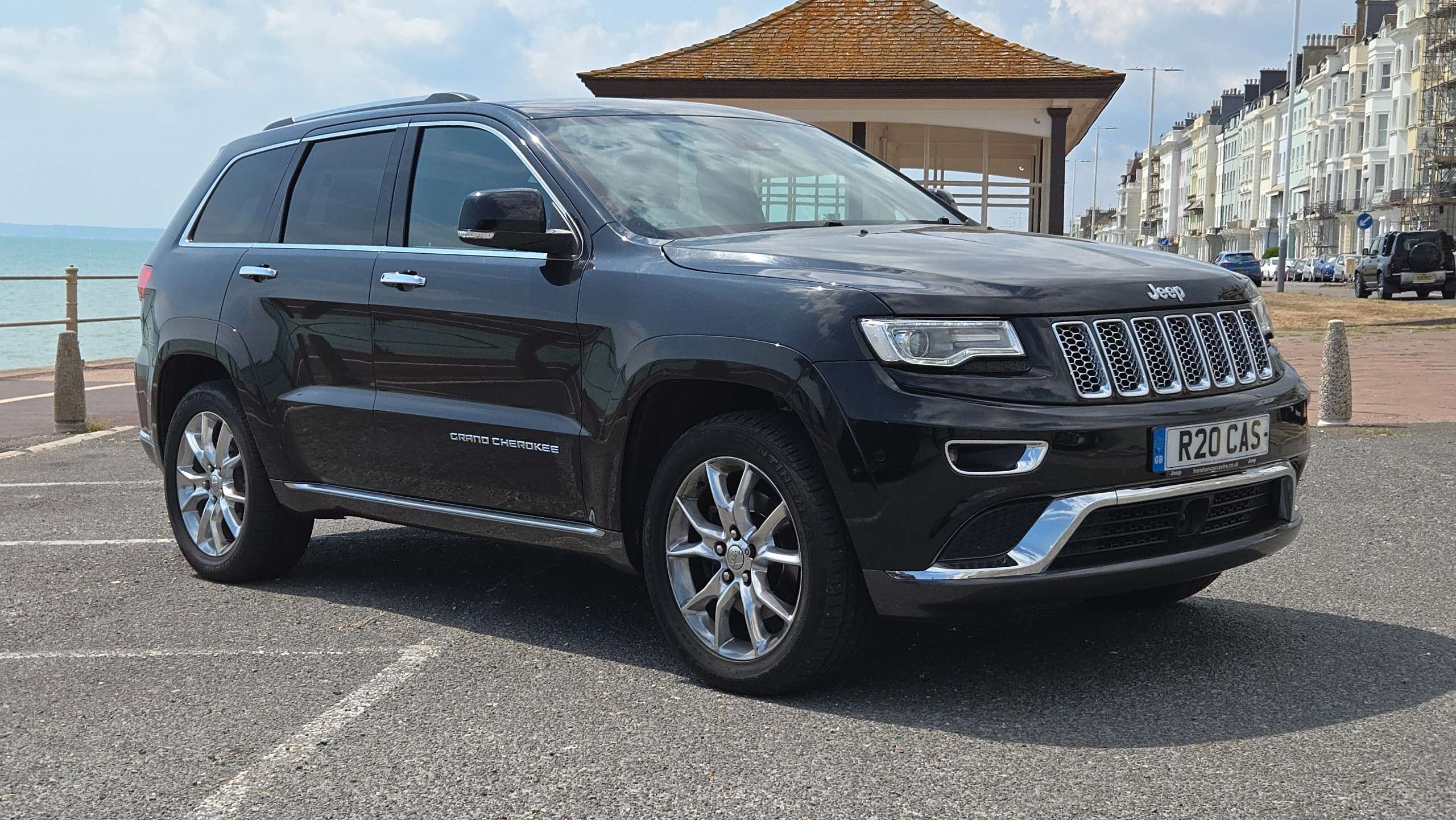 A 2016 JEEP GRAND CHEROKEE 3.0 V6 CRD Summit Auto 4WD Euro 6 (247 bhp) 5dr Only 39000 Miles A 2016 JEEP GRAND CHEROKEE 3.0 V6 CRD Summit Auto 4WD Euro 6 (247 bhp) 5dr Only 39000 Miles
