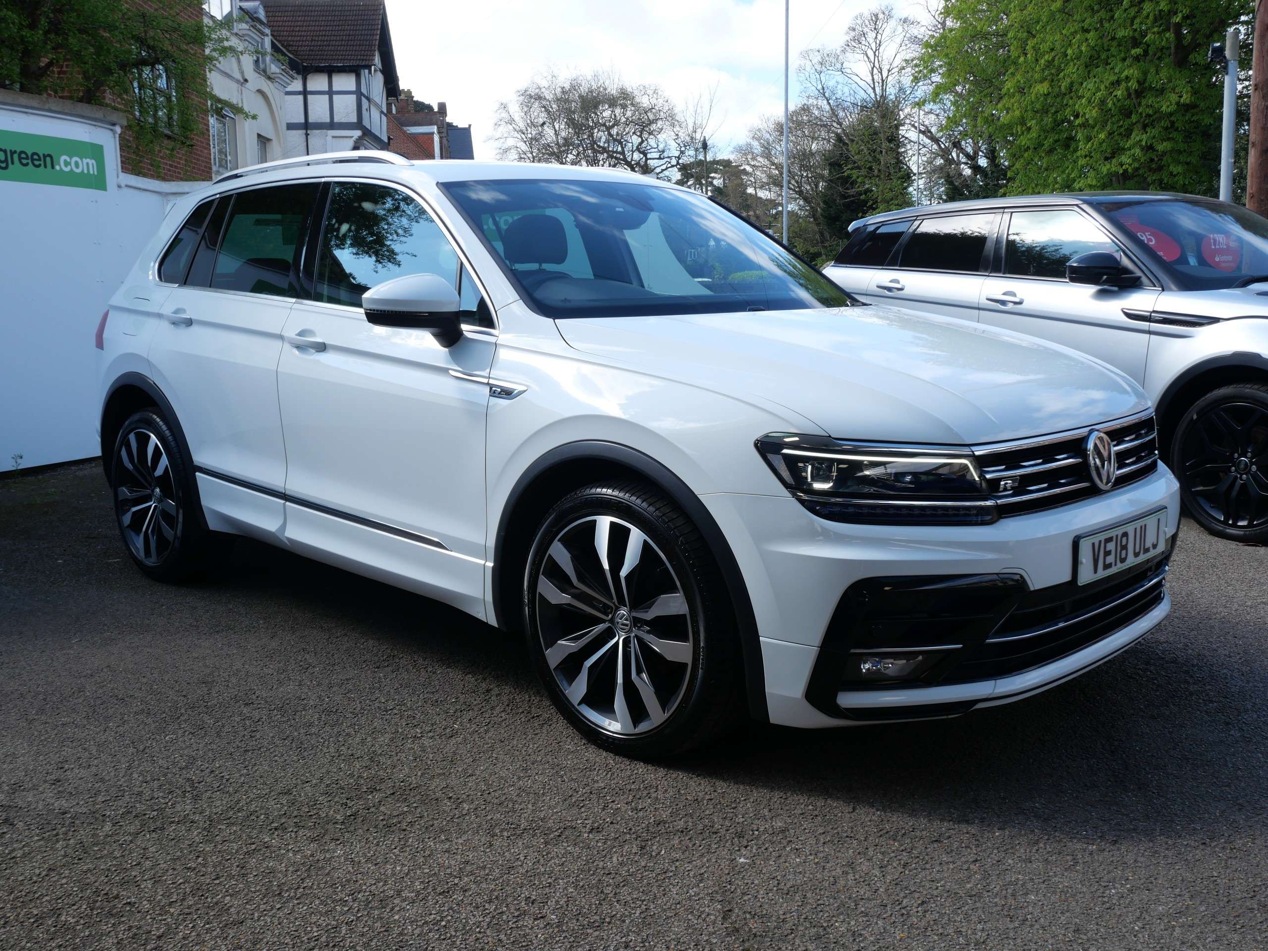 A 2018 VOLKSWAGEN TIGUAN 2.0 TDI R-Line DSG 4Motion Euro 6 (s/s) 5dr A 2018 VOLKSWAGEN TIGUAN 2.0 TDI R-Line DSG 4Motion Euro 6 (s/s) 5dr
