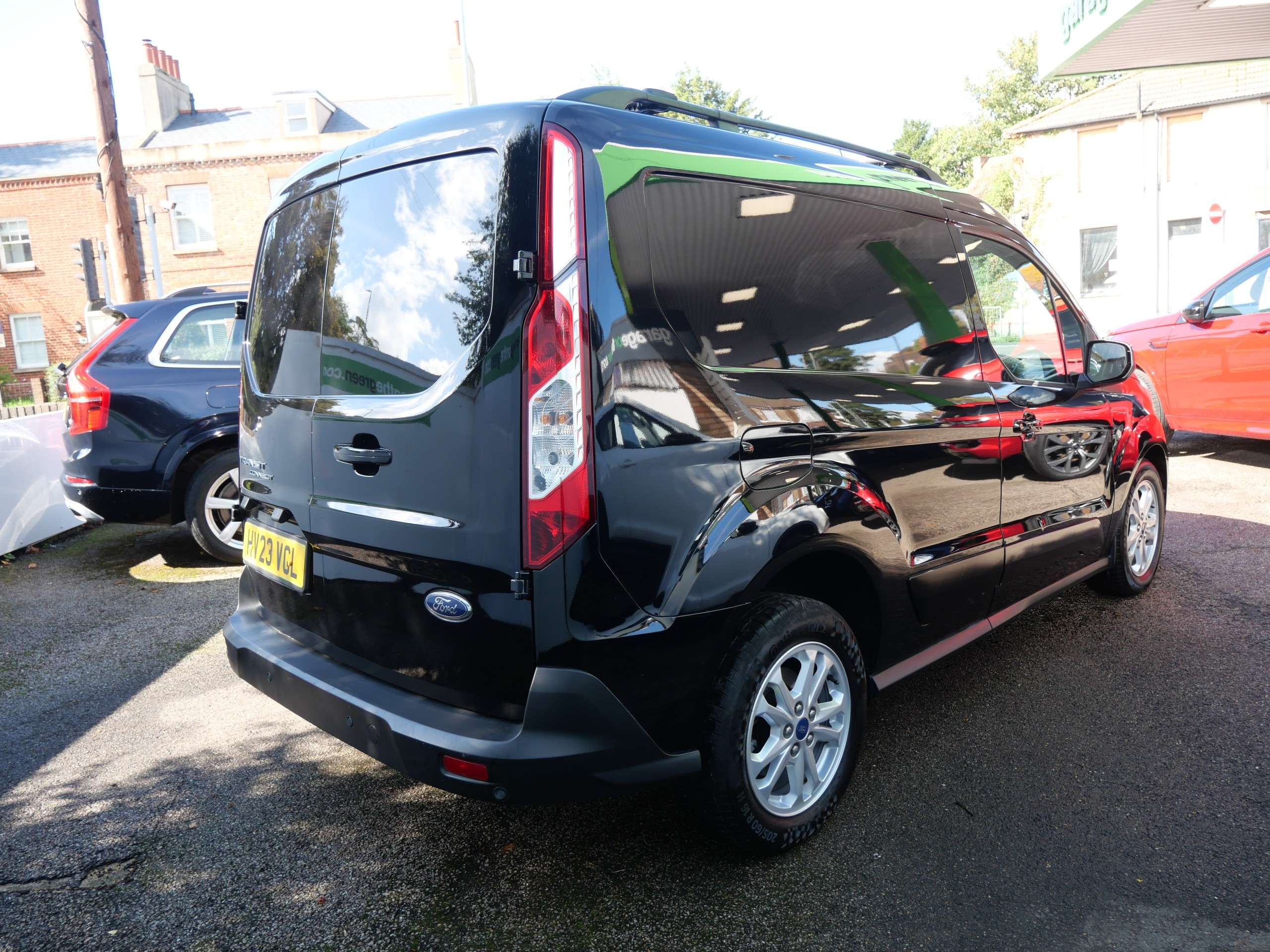 A 2023 FORD TRANSIT CONNECT 1.5 240 EcoBlue Limited L1 Euro 6 (s/s) 5dr 1 Owner 33000 Miles A 2023 FORD TRANSIT CONNECT 1.5 240 EcoBlue Limited L1 Euro 6 (s/s) 5dr 1 Owner 33000 Miles