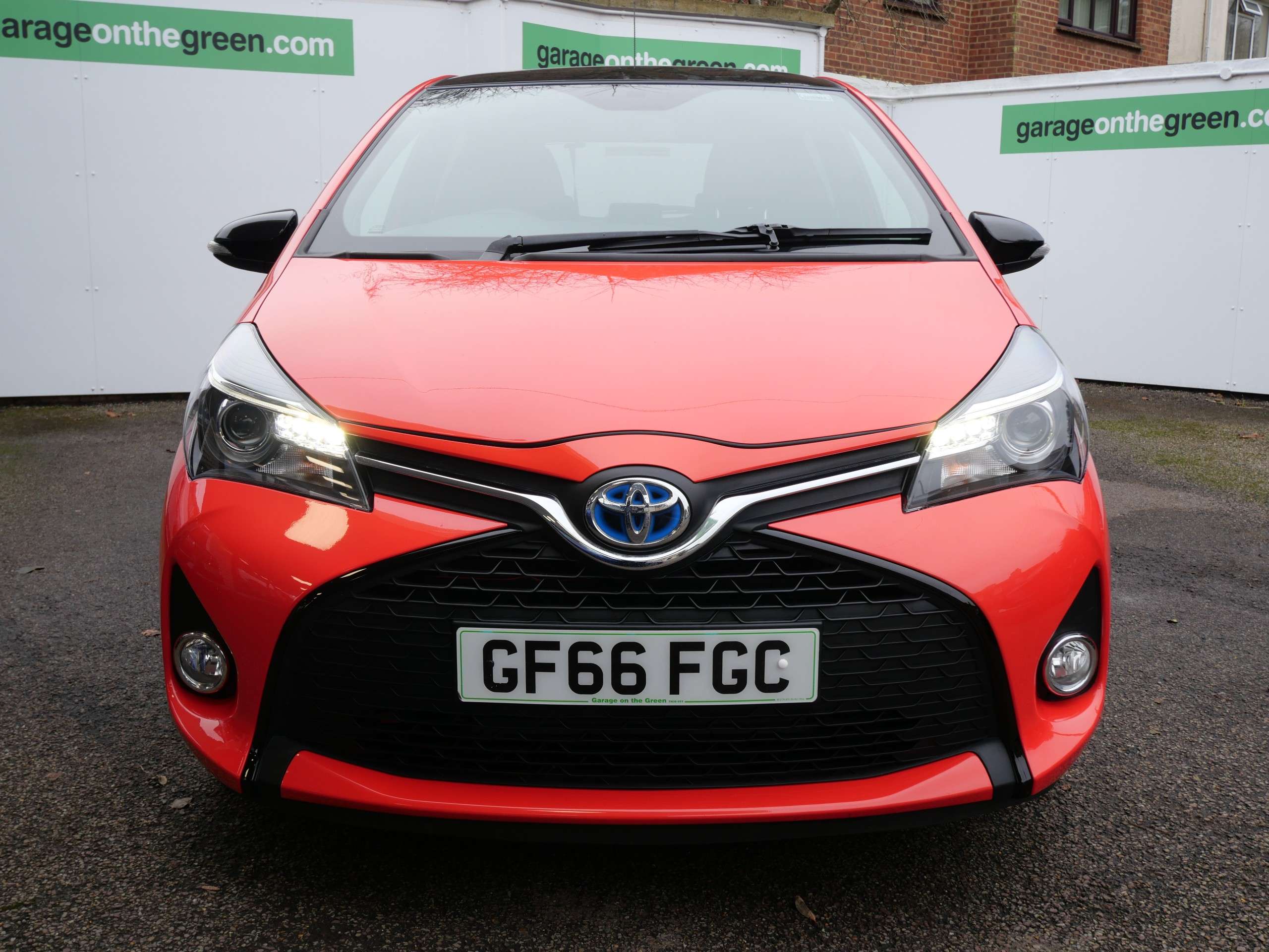 A 2016 TOYOTA YARIS 1.5 VVT-h Orange Edition Petrol Hybrid E-CVT Euro 6 5dr 1 Owner Only 19000 Miles 20 Pound Road Tax A 2016 TOYOTA YARIS 1.5 VVT-h Orange Edition Petrol Hybrid E-CVT Euro 6 5dr 1 Owner Only 19000 Miles 20 Pound Road Tax