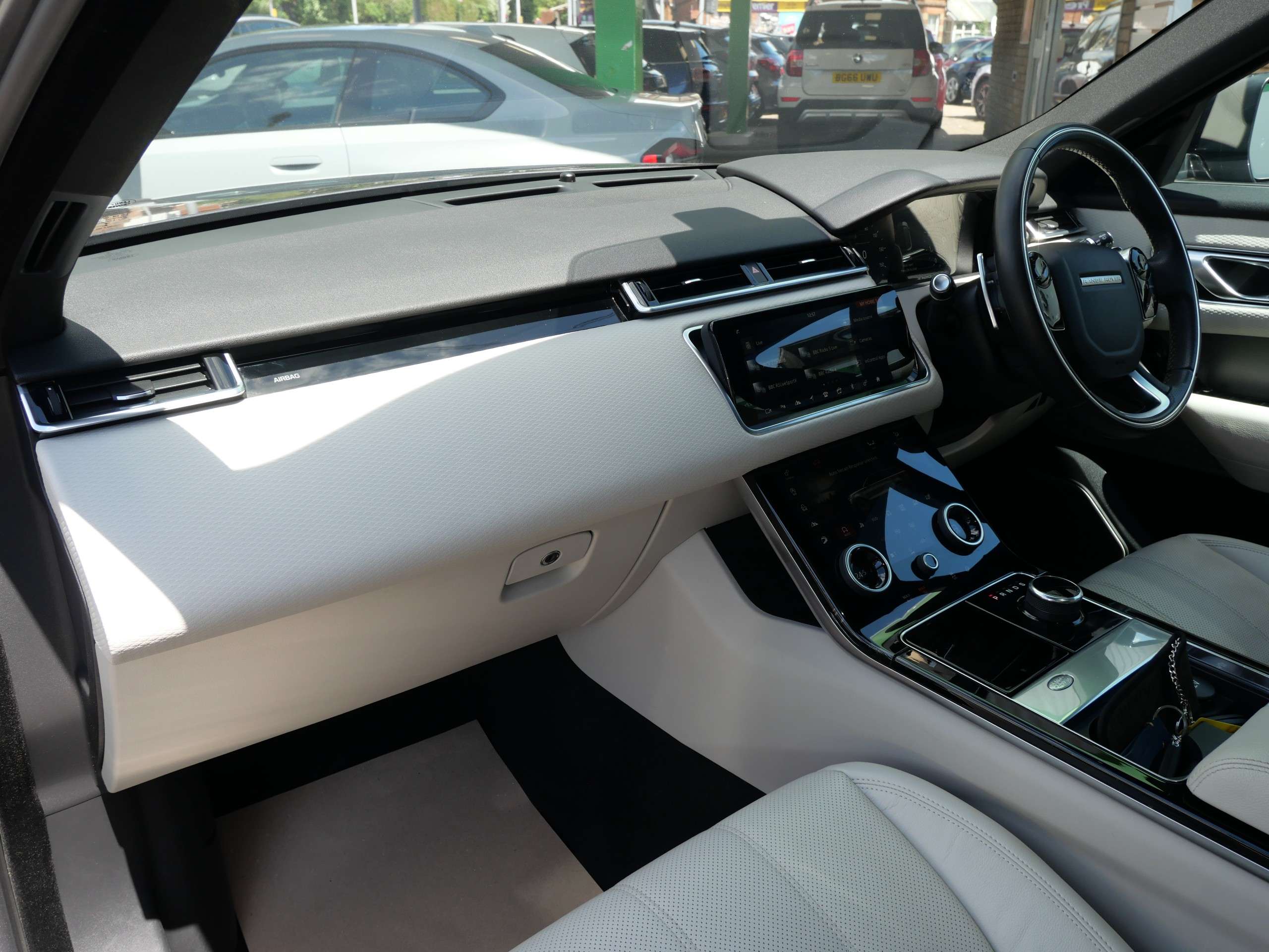 2017 LAND ROVER RANGE ROVER VELAR 2017 LAND ROVER RANGE ROVER VELAR