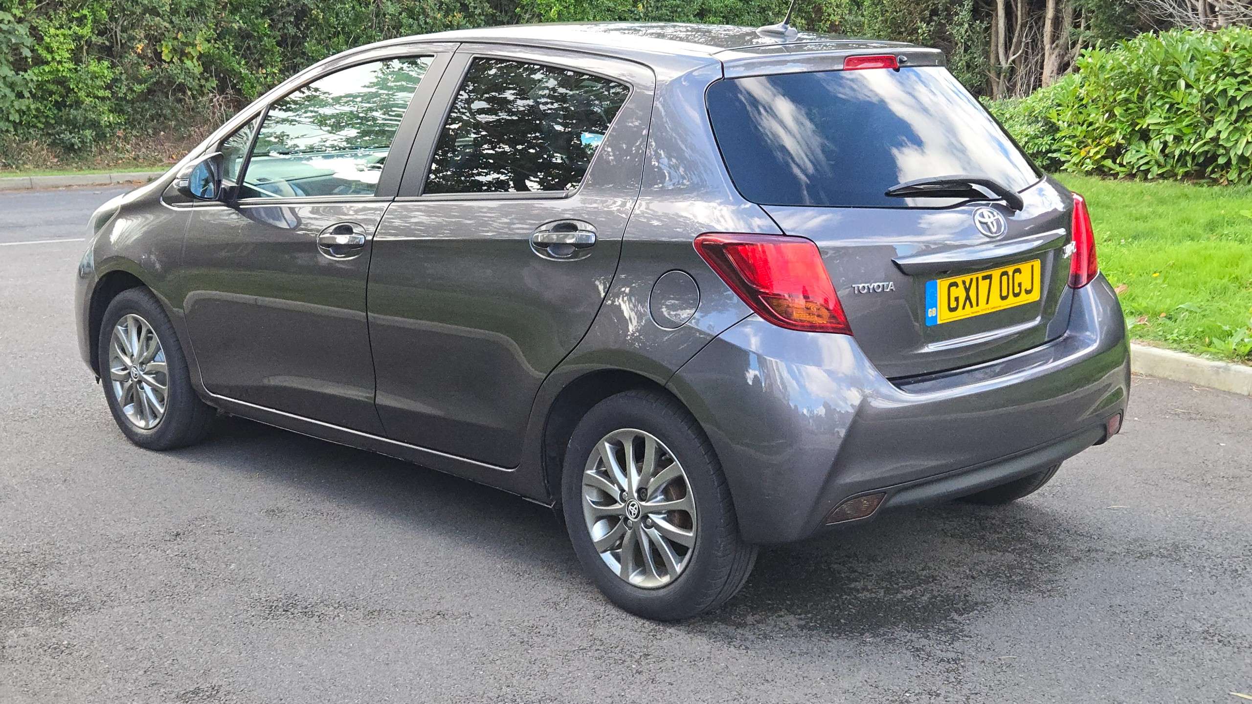 A 2017 TOYOTA YARIS 1.33 Dual VVT-i Icon Multidrive S Euro 6 5dr Only 30000 Miles 30 Pound Road Tax A 2017 TOYOTA YARIS 1.33 Dual VVT-i Icon Multidrive S Euro 6 5dr Only 30000 Miles 30 Pound Road Tax