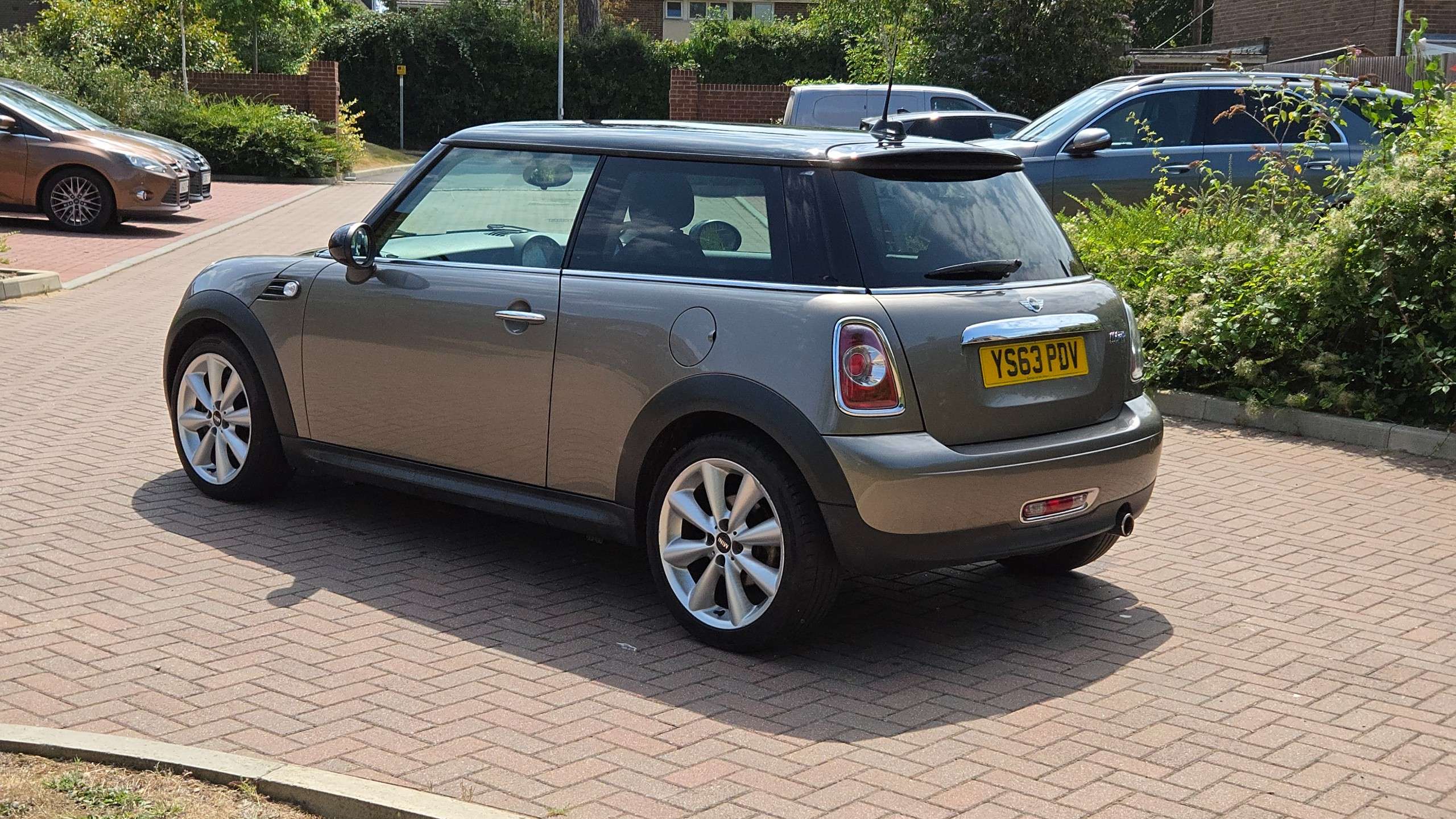 A 2013 MINI HATCH 1.6 Cooper Euro 5 (s/s) 3dr A 2013 MINI HATCH 1.6 Cooper Euro 5 (s/s) 3dr