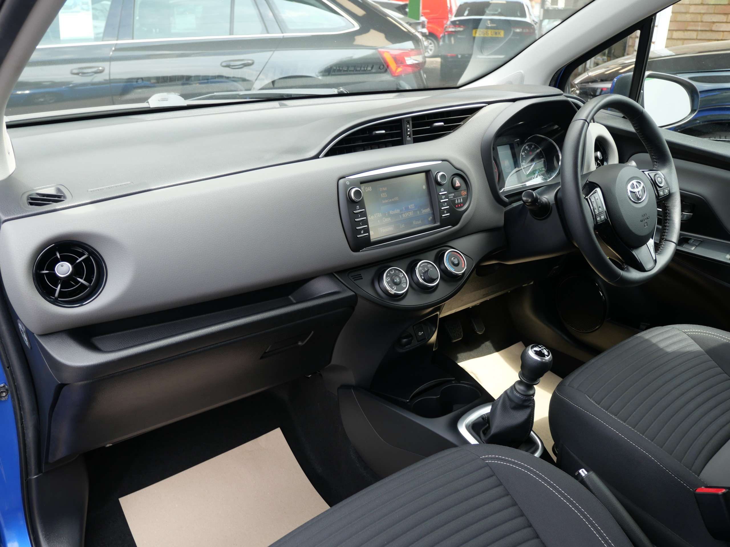2017 TOYOTA YARIS 2017 TOYOTA YARIS