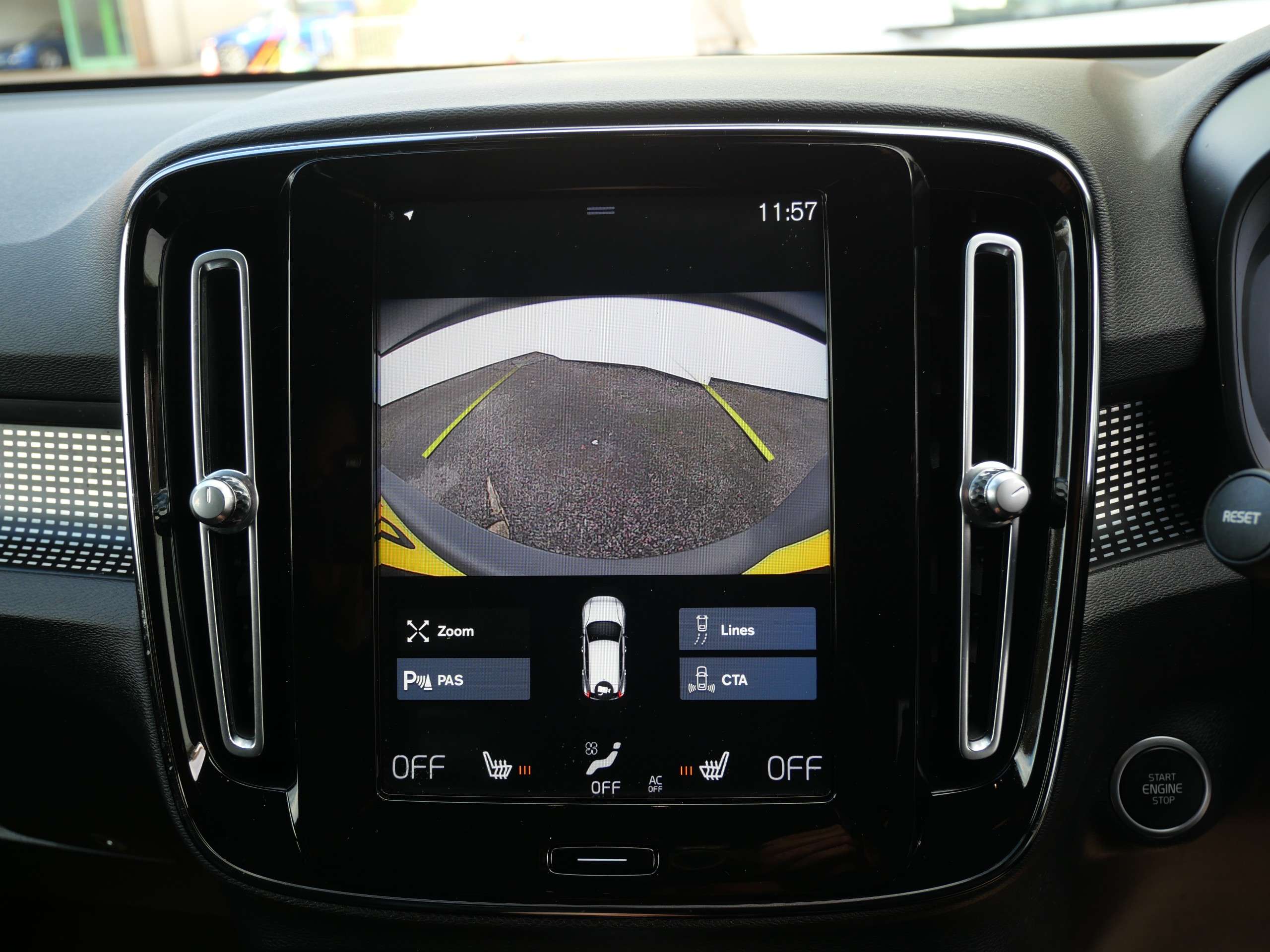 2020 VOLVO XC40 2020 VOLVO XC40