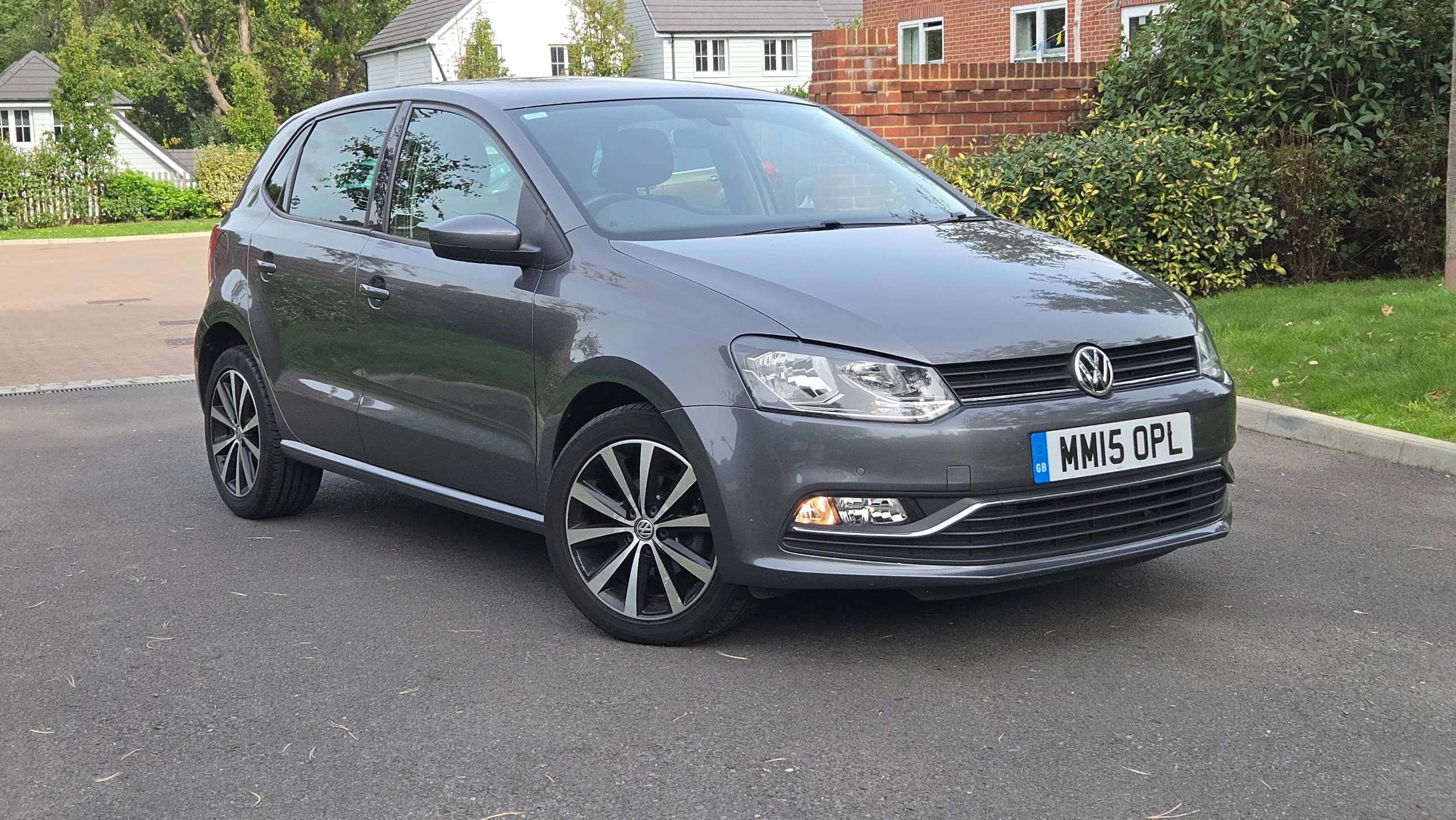A 2015 VOLKSWAGEN POLO 1.2 TSI BlueMotion Tech SE DSG Euro 6 (s/s) 5dr A 2015 VOLKSWAGEN POLO 1.2 TSI BlueMotion Tech SE DSG Euro 6 (s/s) 5dr