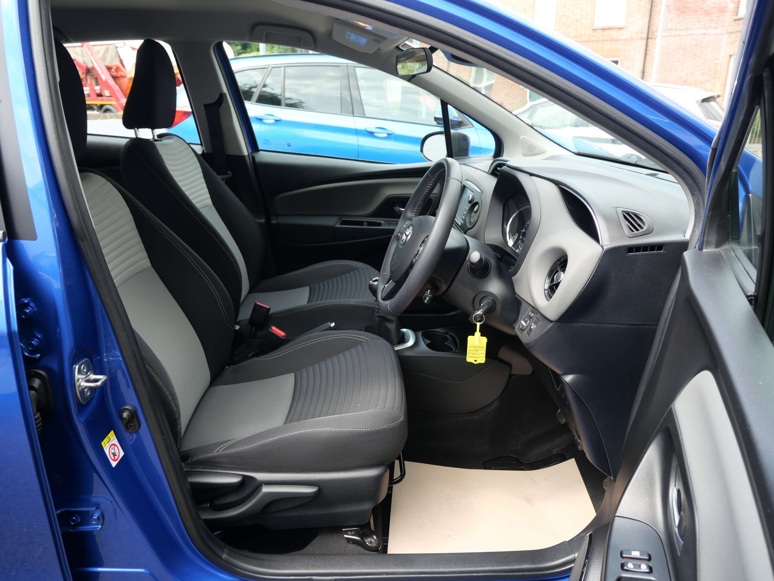 2017 TOYOTA YARIS 2017 TOYOTA YARIS
