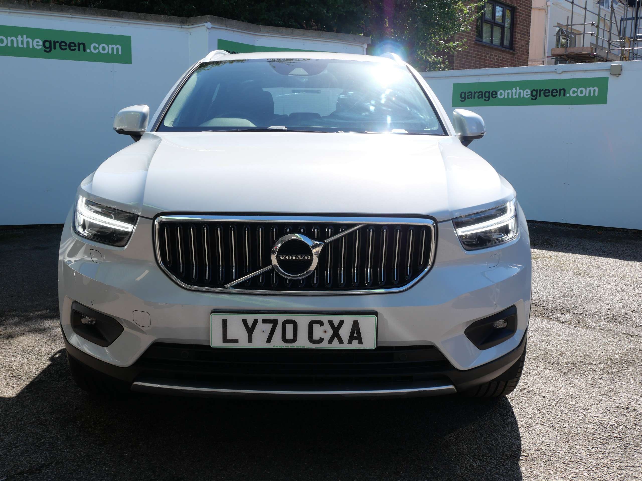 A 2020 VOLVO XC40 2.0 B4 MHEV Inscription Pro Petrol Hybrid Auto Euro 6 (s/s) 5dr A 2020 VOLVO XC40 2.0 B4 MHEV Inscription Pro Petrol Hybrid Auto Euro 6 (s/s) 5dr