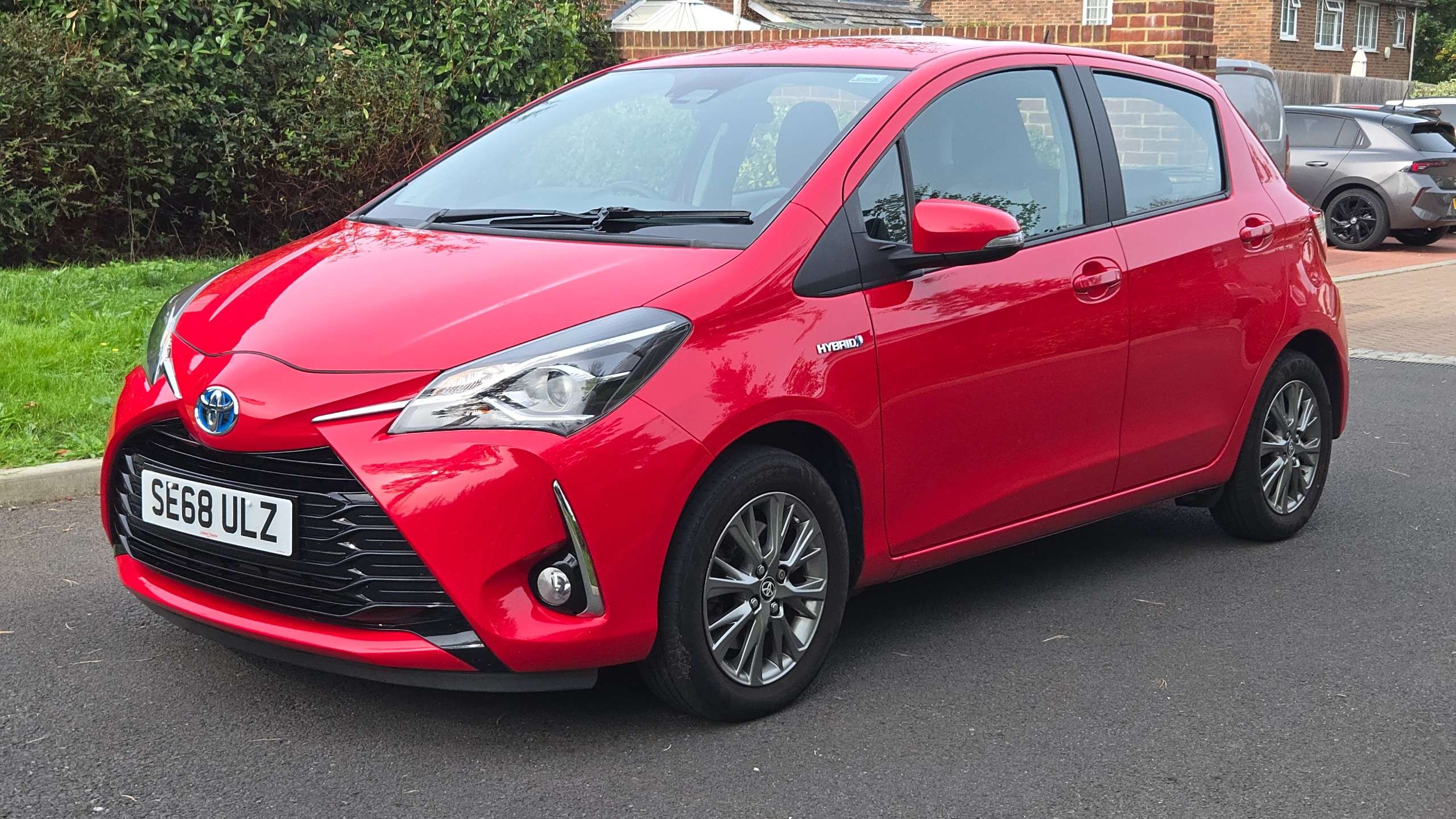 A 2019 TOYOTA YARIS 1.5 VVT-h Icon Petrol Hybrid E-CVT Euro 6 (s/s) 5dr A 2019 TOYOTA YARIS 1.5 VVT-h Icon Petrol Hybrid E-CVT Euro 6 (s/s) 5dr