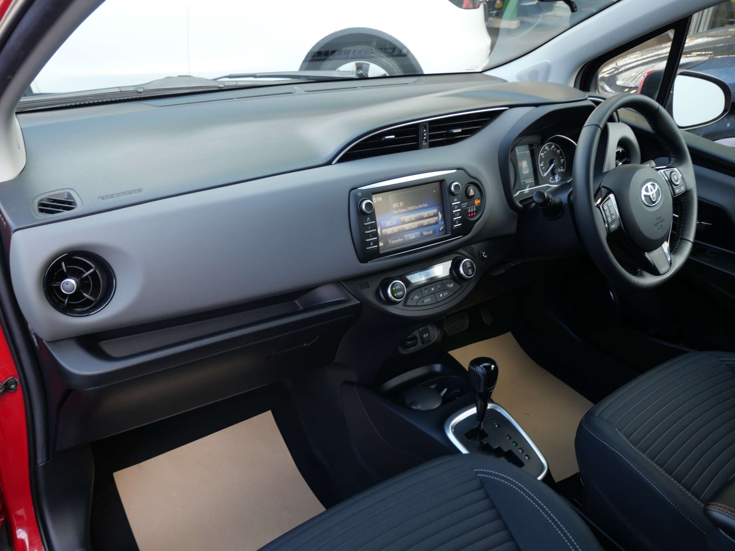 2018 TOYOTA YARIS 2018 TOYOTA YARIS