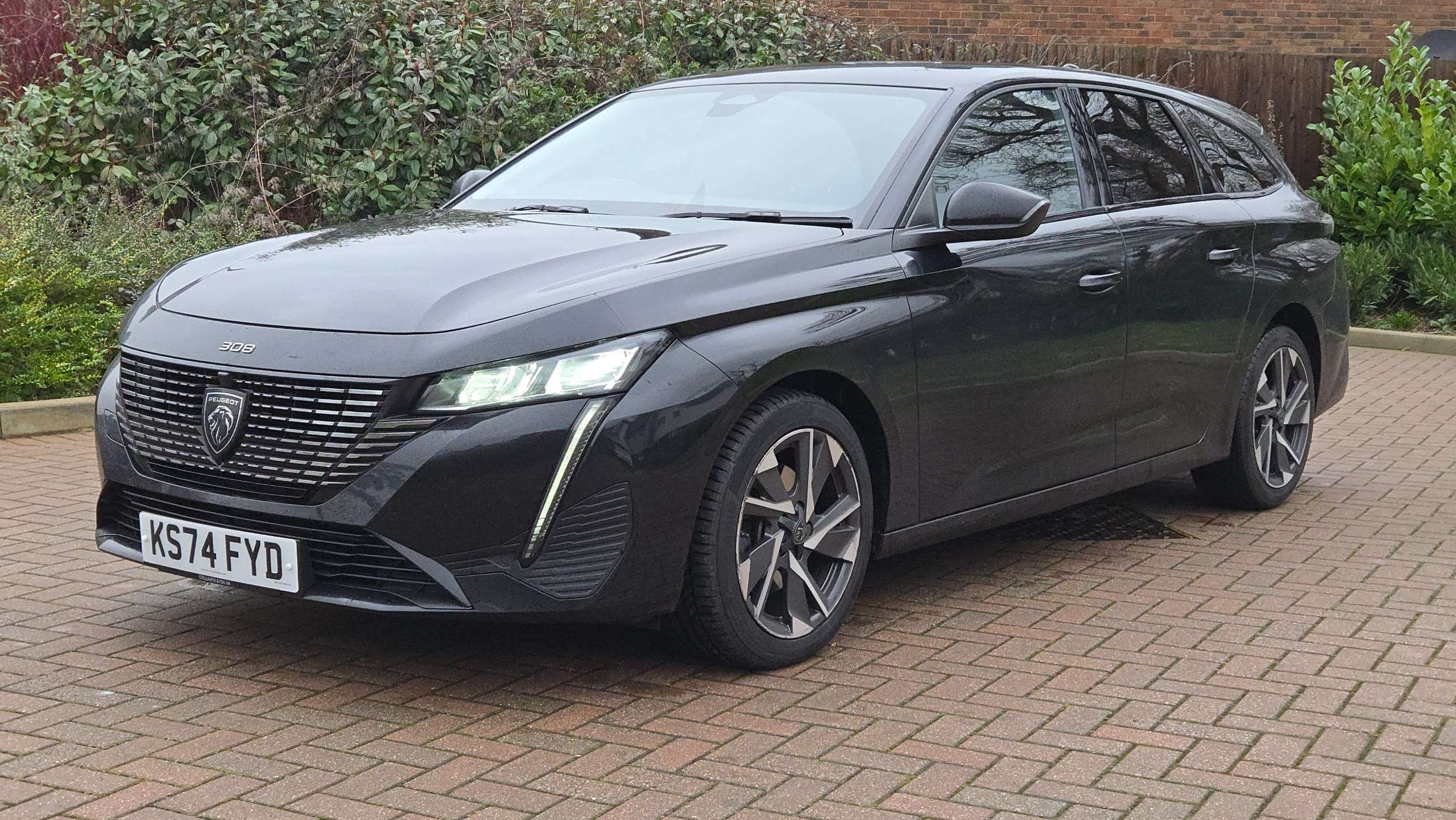 A 2024 PEUGEOT 308 SW 1.2 PureTech Allure EAT Euro 6 (s/s) 5dr A 2024 PEUGEOT 308 SW 1.2 PureTech Allure EAT Euro 6 (s/s) 5dr