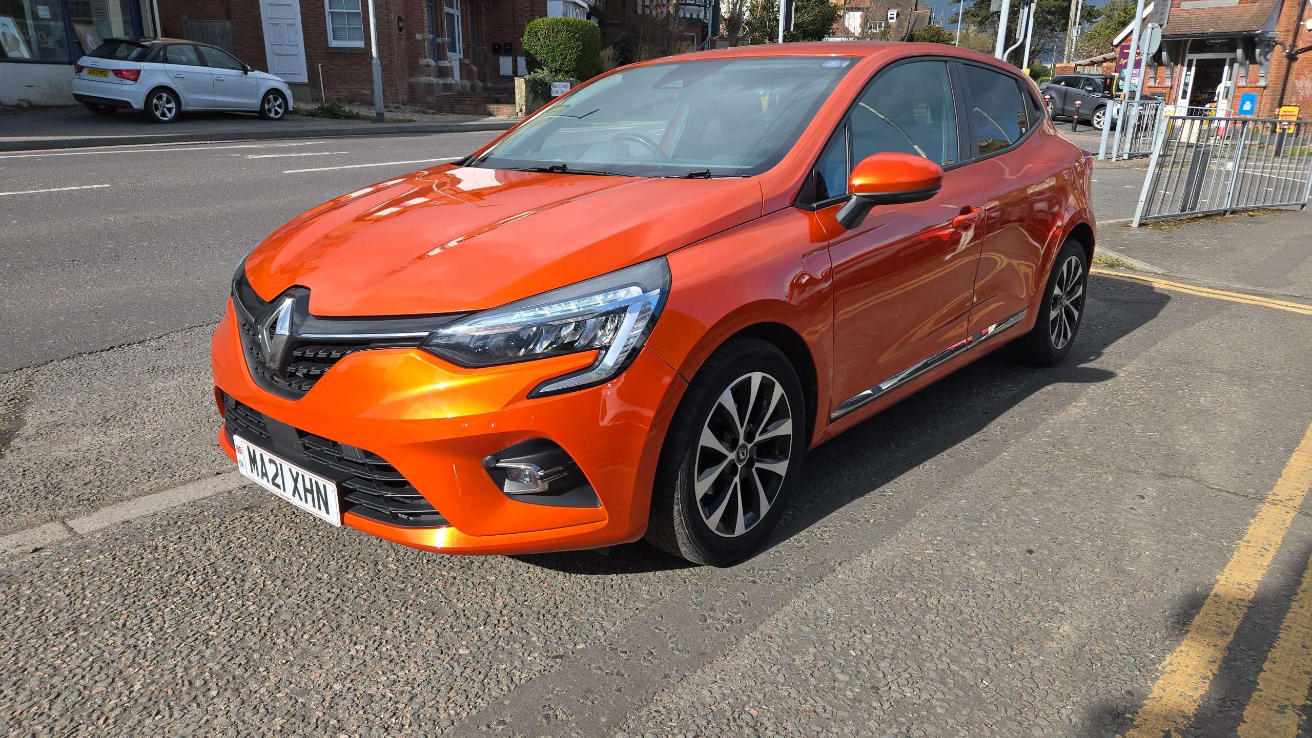 A 2021 RENAULT CLIO 1.0 TCe Iconic Euro 6 (s/s) 5dr A 2021 RENAULT CLIO 1.0 TCe Iconic Euro 6 (s/s) 5dr