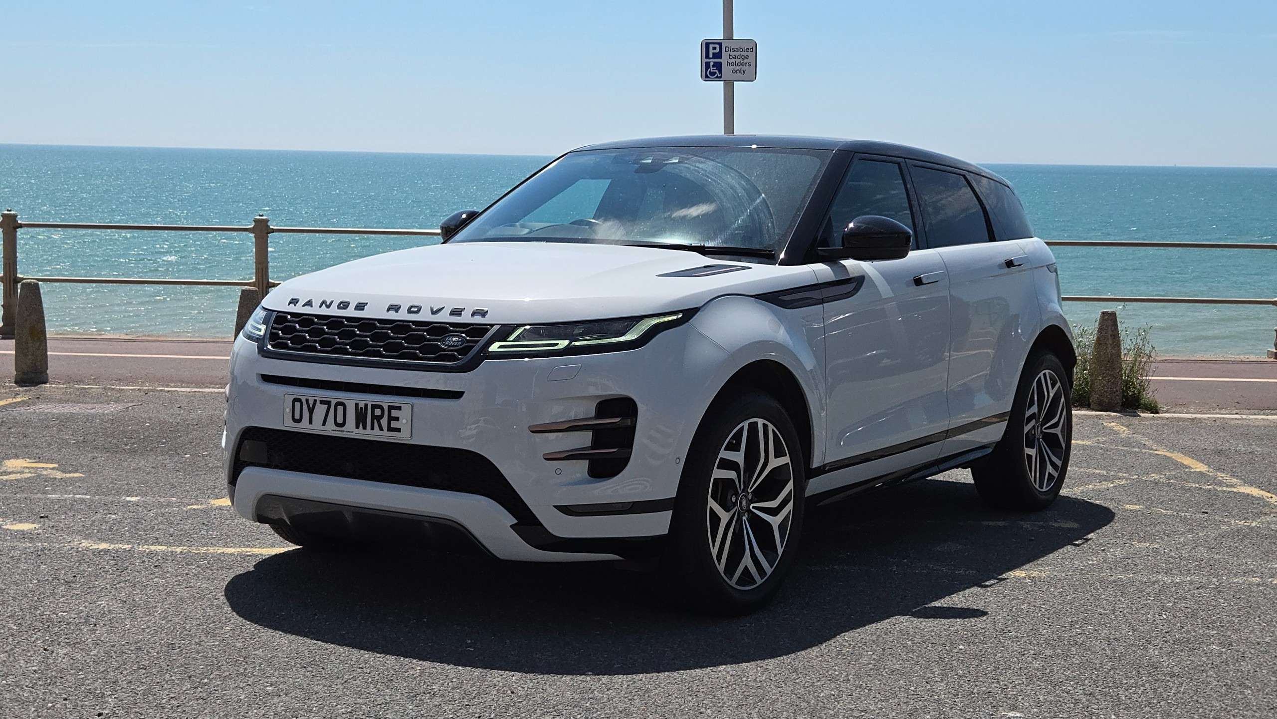 A 2020 LAND ROVER RANGE ROVER EVOQUE 2.0 D180 MHEV First Edition Auto 4WD Euro 6 (s/s) 5dr A 2020 LAND ROVER RANGE ROVER EVOQUE 2.0 D180 MHEV First Edition Auto 4WD Euro 6 (s/s) 5dr