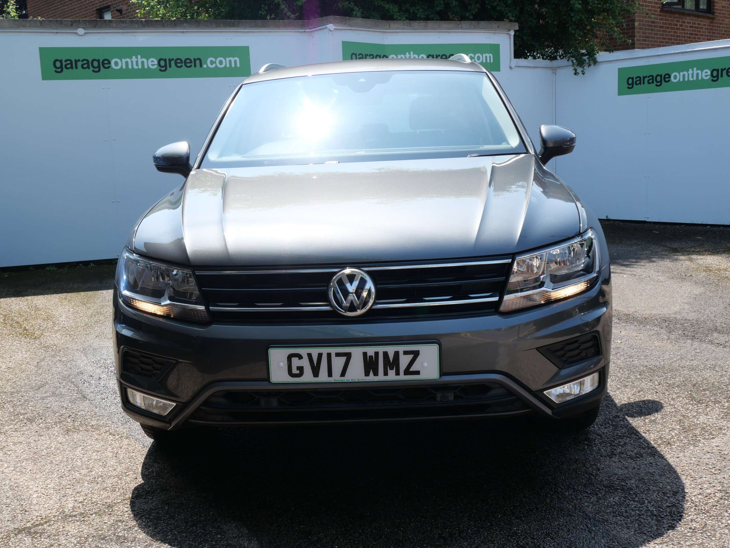 A 2017 VOLKSWAGEN TIGUAN 2.0 TDI BlueMotion Tech SE Navigation DSG 4Motion Euro 6 (s/s) 5dr A 2017 VOLKSWAGEN TIGUAN 2.0 TDI BlueMotion Tech SE Navigation DSG 4Motion Euro 6 (s/s) 5dr