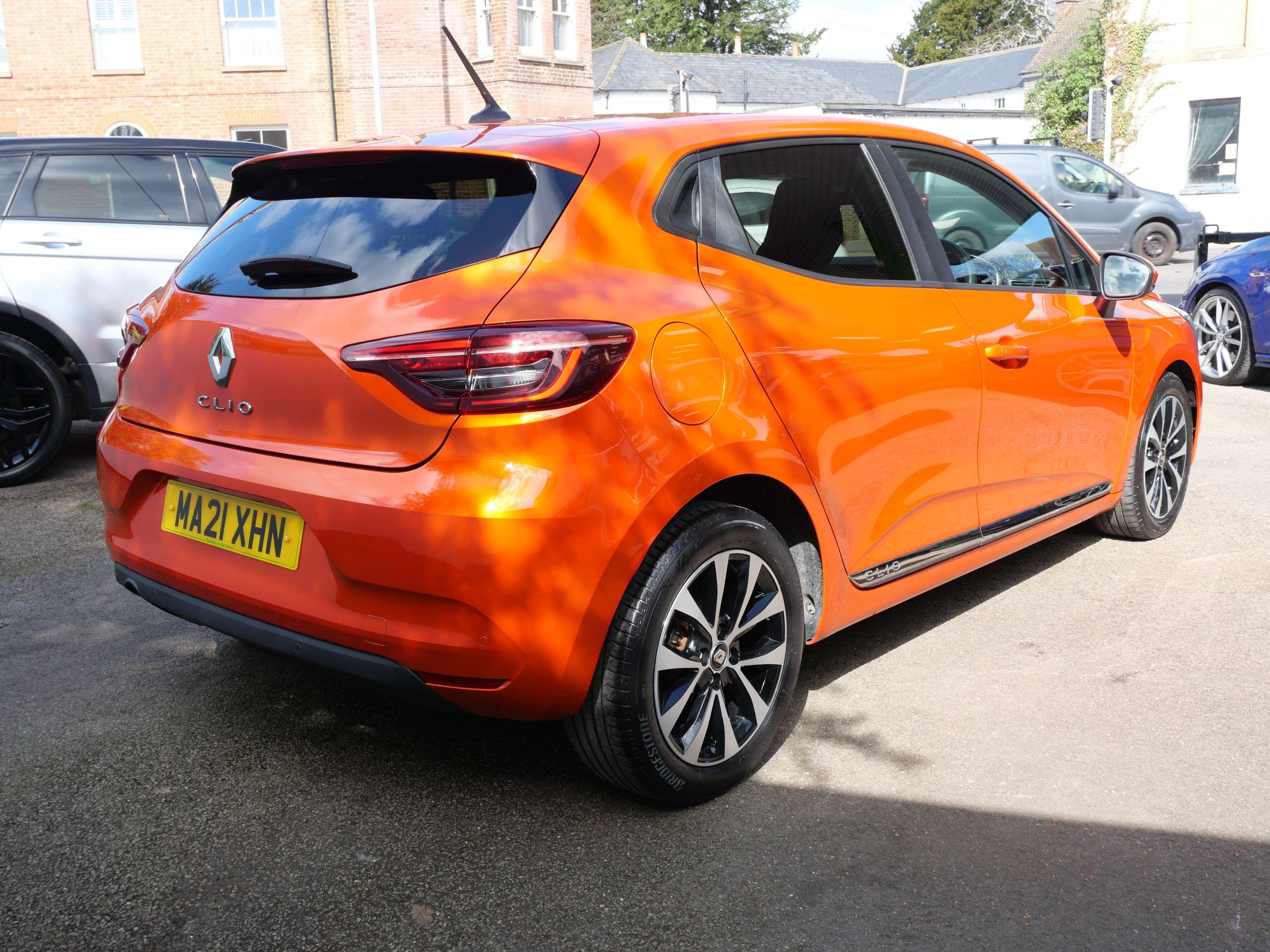 A 2021 RENAULT CLIO 1.0 TCe Iconic Euro 6 (s/s) 5dr A 2021 RENAULT CLIO 1.0 TCe Iconic Euro 6 (s/s) 5dr