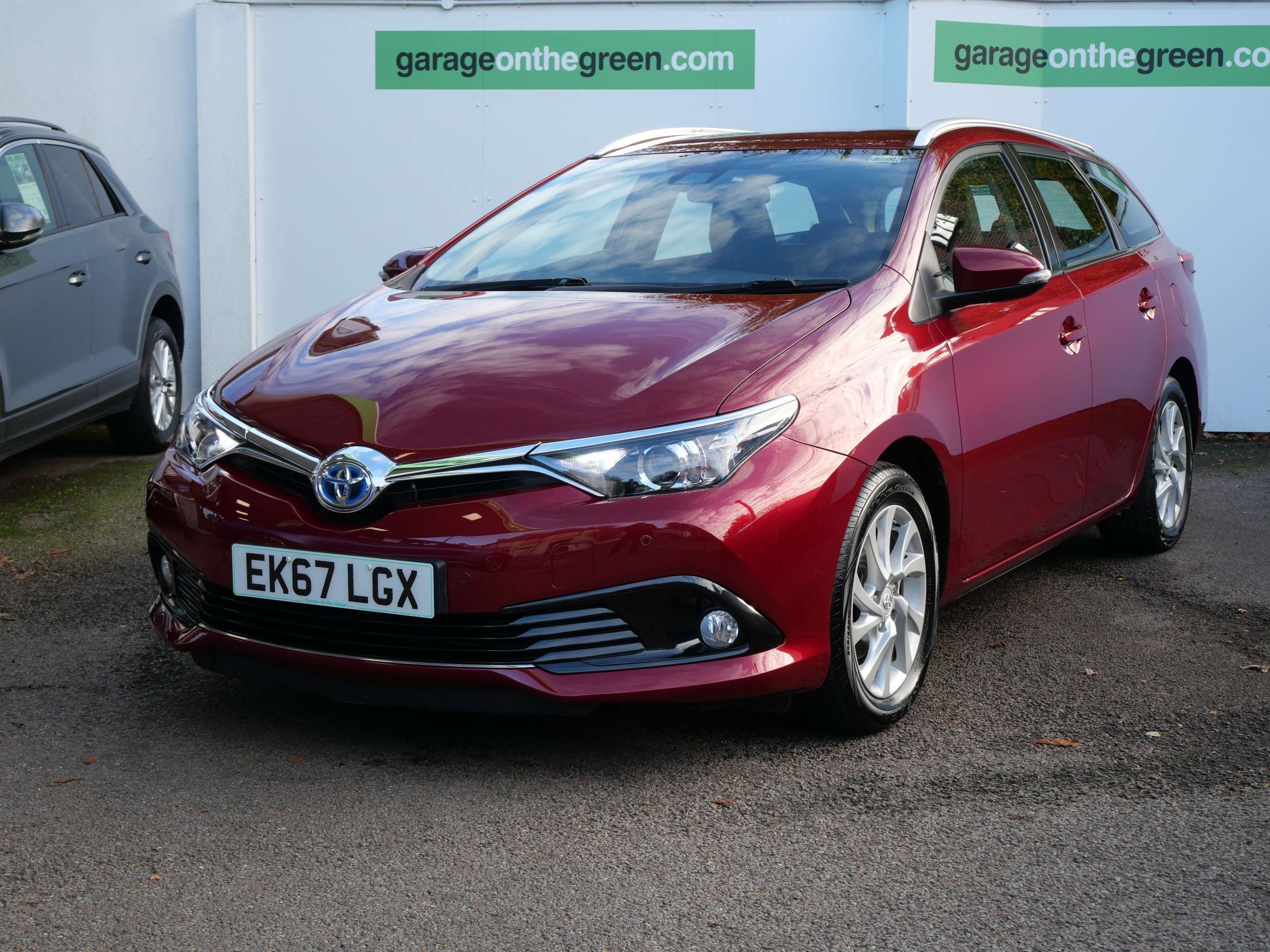 A 2017 TOYOTA AURIS 1.8 VVT-h Business Edition Touring Sports Petrol Hybrid CVT Euro 6 (s/s) (Safety Sense) 5dr 1 Owner Only 41000 Miles A 2017 TOYOTA AURIS 1.8 VVT-h Business Edition Touring Sports Petrol Hybrid CVT Euro 6 (s/s) (Safety Sense) 5dr 1 Owner Only 41000 Miles