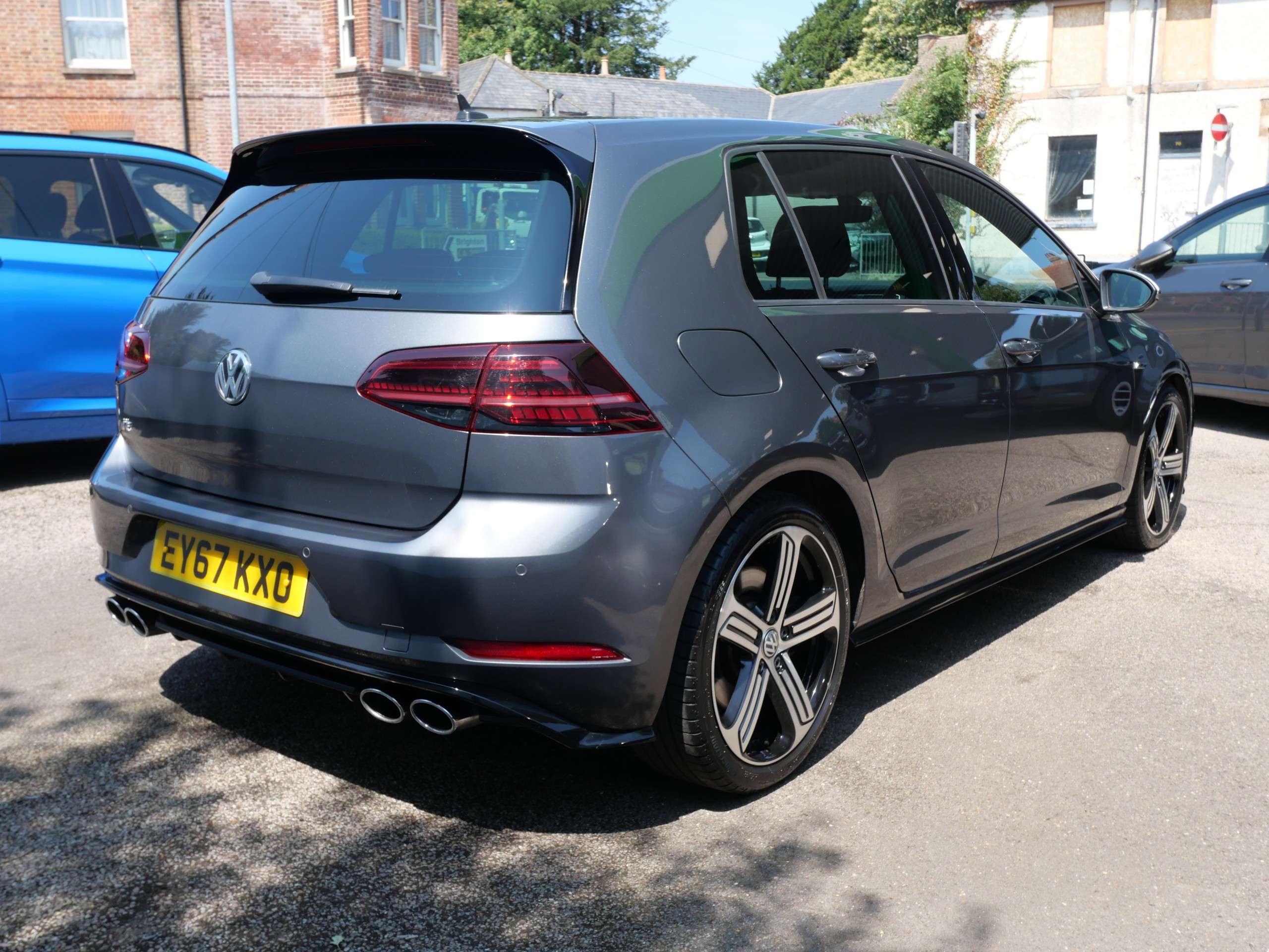 A 2017 VOLKSWAGEN GOLF 2.0 TSI BlueMotion Tech R DSG 4Motion Euro 6 (s/s) (310 ps) 5dr A 2017 VOLKSWAGEN GOLF 2.0 TSI BlueMotion Tech R DSG 4Motion Euro 6 (s/s) (310 ps) 5dr
