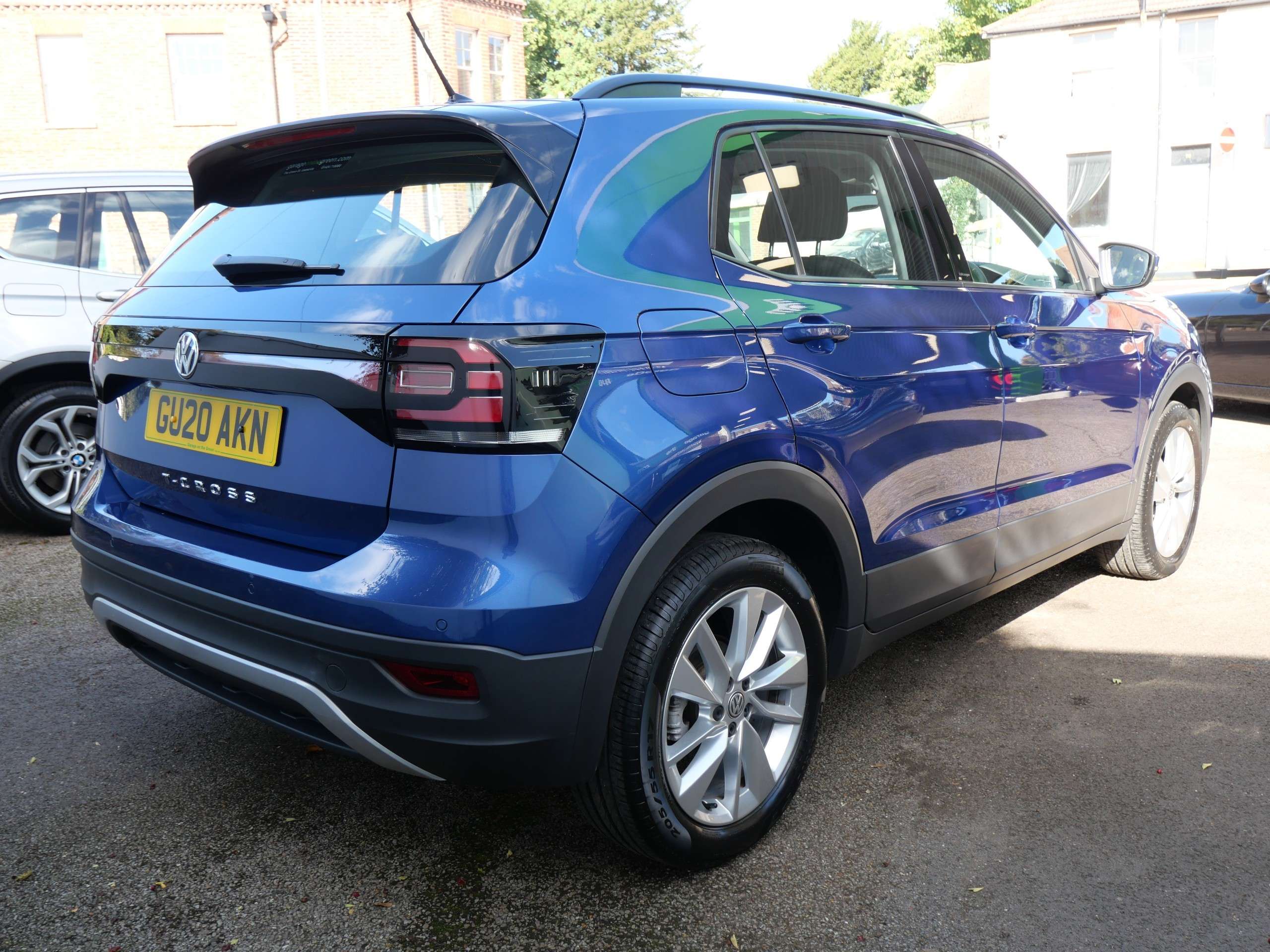 A 2020 VOLKSWAGEN T-CROSS 1.0 TSI SE DSG Euro 6 (s/s) 5dr Only 13000 Miles A 2020 VOLKSWAGEN T-CROSS 1.0 TSI SE DSG Euro 6 (s/s) 5dr Only 13000 Miles