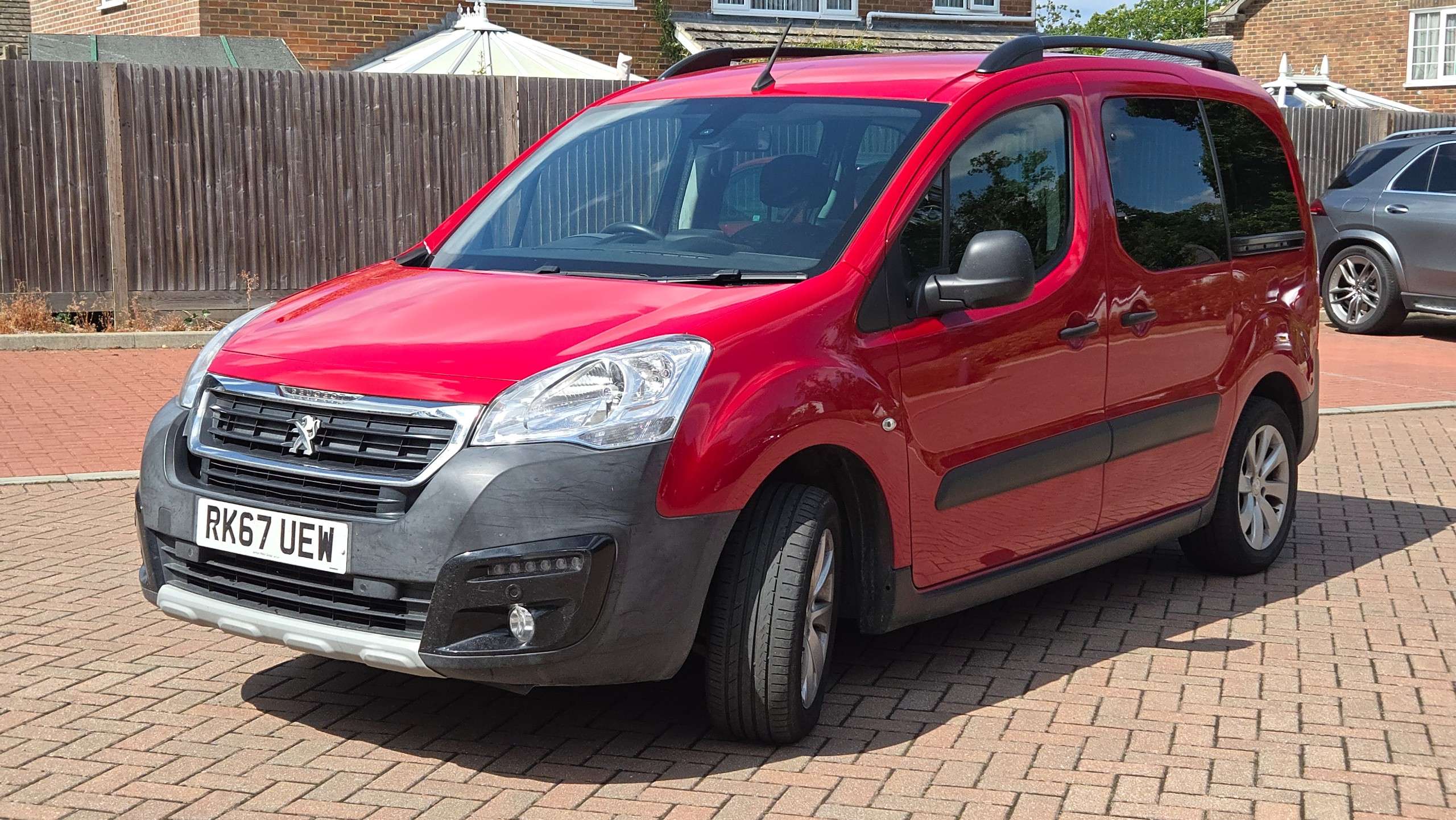 A 2017 PEUGEOT PARTNER TEPEE 1.2 PureTech Outdoor Euro 6 (s/s) 5dr 43000 A 2017 PEUGEOT PARTNER TEPEE 1.2 PureTech Outdoor Euro 6 (s/s) 5dr 43000