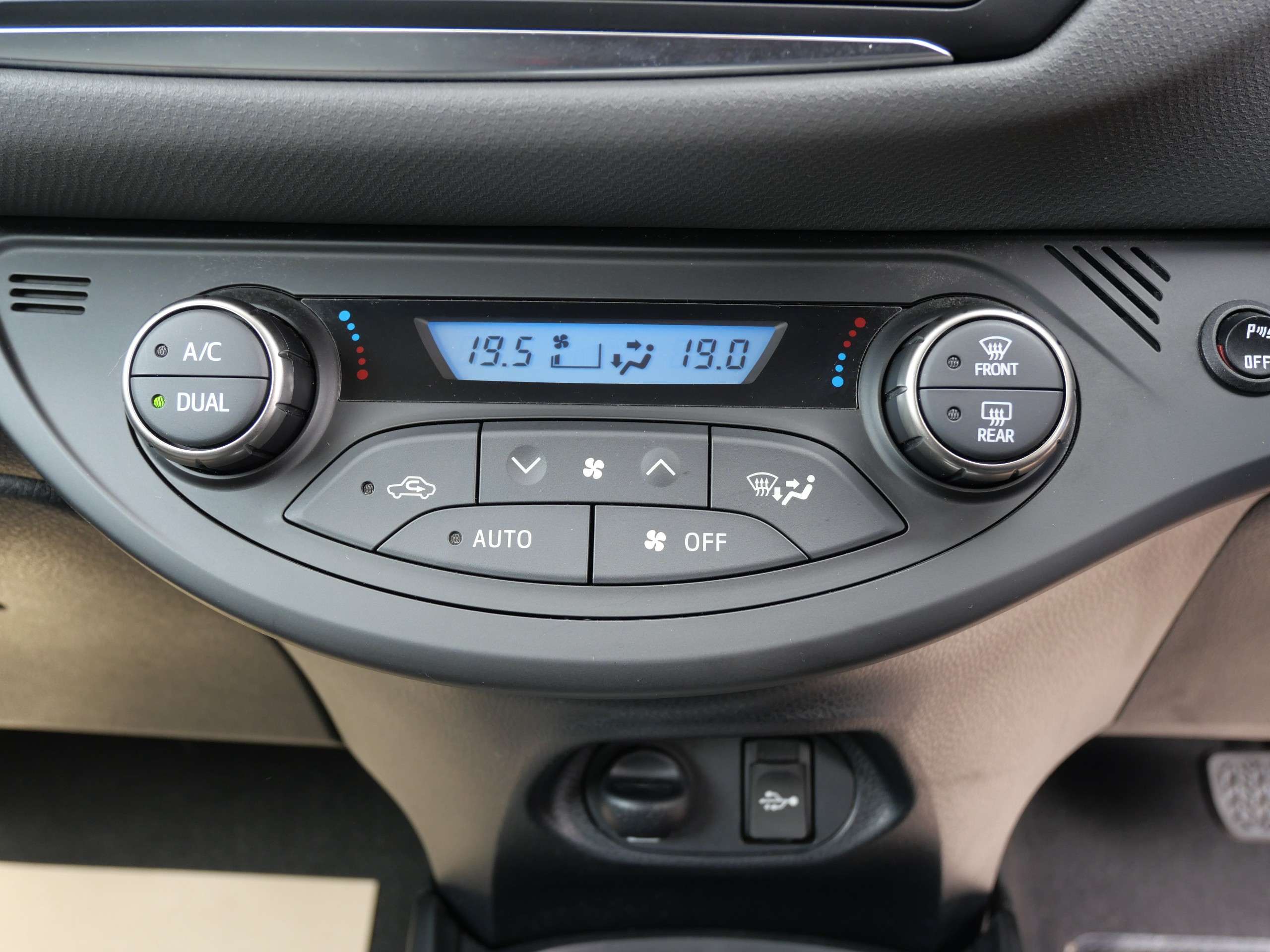 2017 TOYOTA YARIS 2017 TOYOTA YARIS