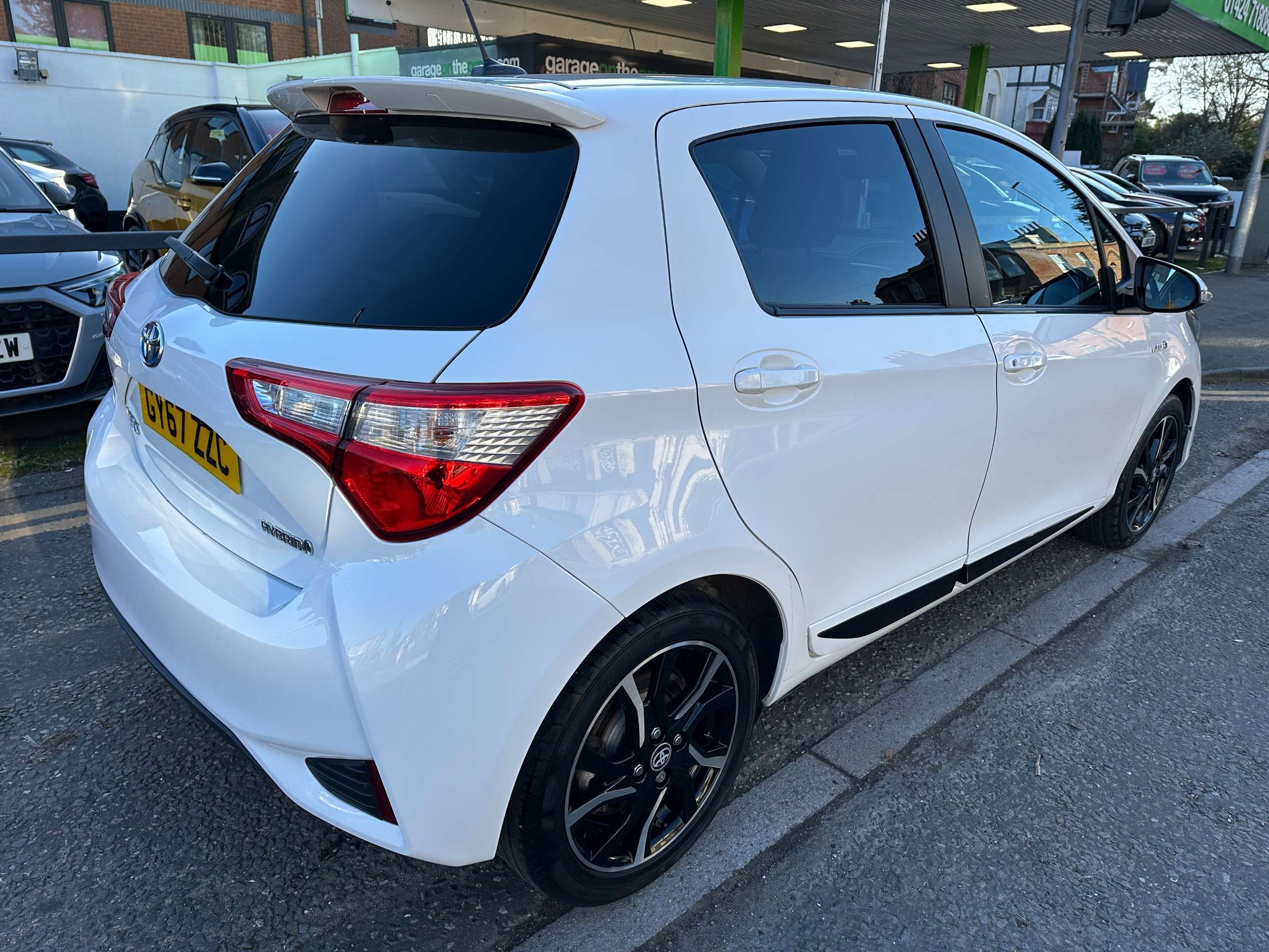 A 2018 TOYOTA YARIS 1.5 VVT-h Design Petrol Hybrid E-CVT Euro 6 (s/s) 5dr Only 23000 Miles A 2018 TOYOTA YARIS 1.5 VVT-h Design Petrol Hybrid E-CVT Euro 6 (s/s) 5dr Only 23000 Miles