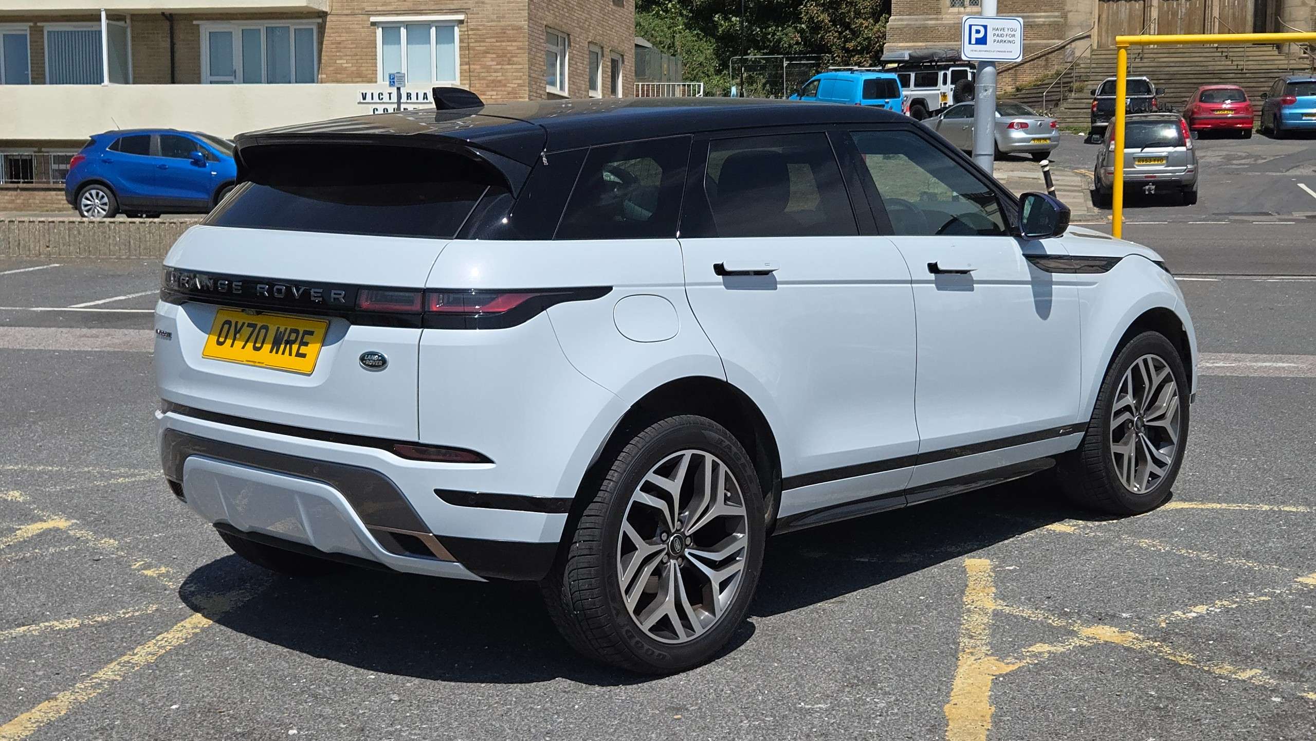A 2020 LAND ROVER RANGE ROVER EVOQUE 2.0 D180 MHEV First Edition Auto 4WD Euro 6 (s/s) 5dr A 2020 LAND ROVER RANGE ROVER EVOQUE 2.0 D180 MHEV First Edition Auto 4WD Euro 6 (s/s) 5dr