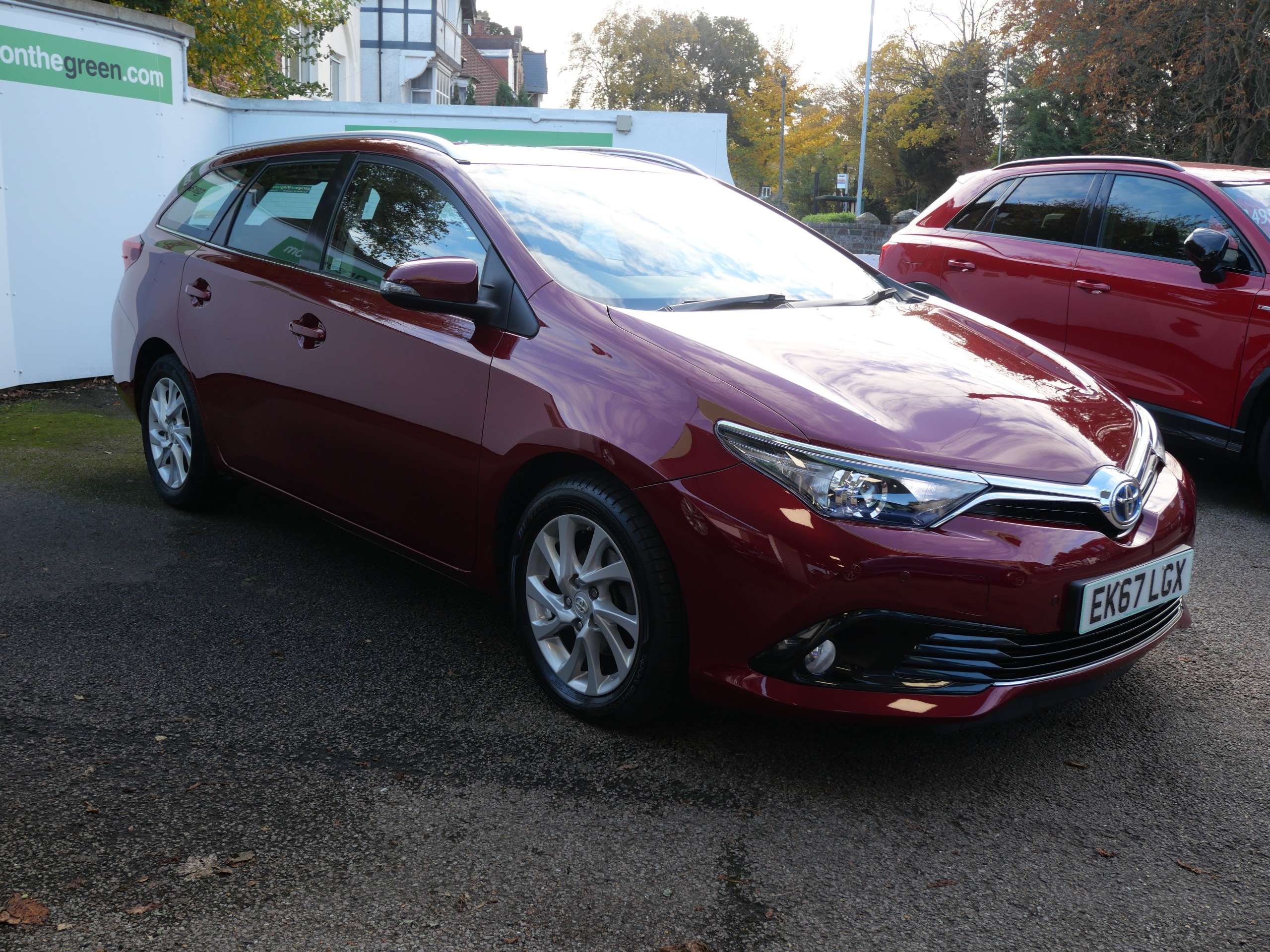 A 2017 TOYOTA AURIS 1.8 VVT-h Business Edition Touring Sports Petrol Hybrid CVT Euro 6 (s/s) (Safety Sense) 5dr 1 Owner Only 41000 Miles A 2017 TOYOTA AURIS 1.8 VVT-h Business Edition Touring Sports Petrol Hybrid CVT Euro 6 (s/s) (Safety Sense) 5dr 1 Owner Only 41000 Miles