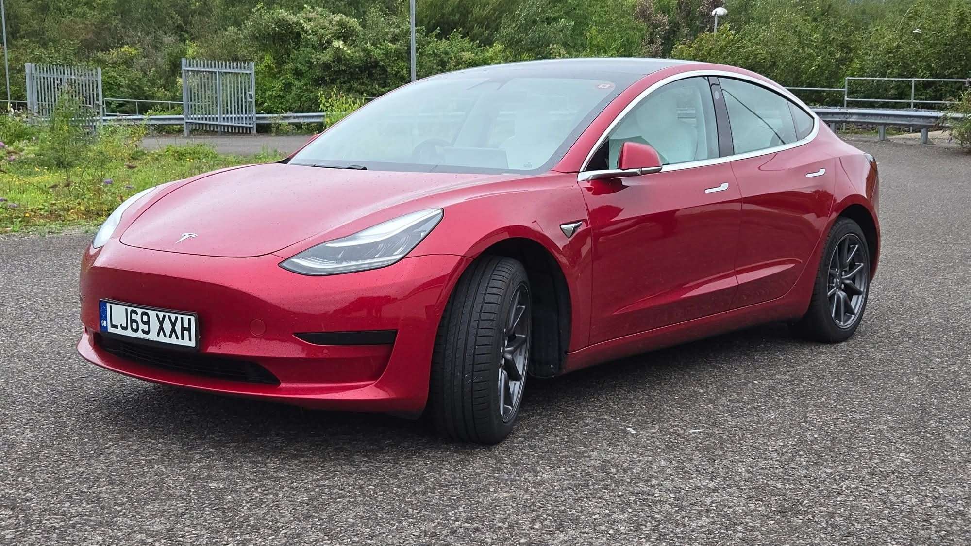 A 2019 TESLA MODEL 3 Standard Range Plus Electric Auto RWD (241 bhp) 4dr A 2019 TESLA MODEL 3 Standard Range Plus Electric Auto RWD (241 bhp) 4dr