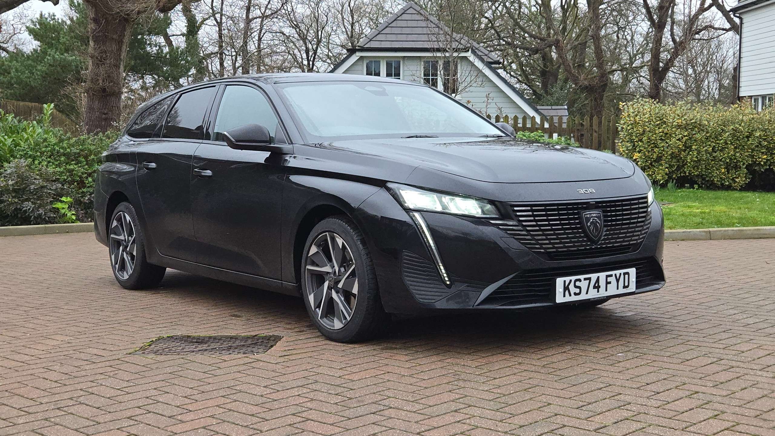 A 2024 PEUGEOT 308 SW 1.2 PureTech Allure EAT Euro 6 (s/s) 5dr A 2024 PEUGEOT 308 SW 1.2 PureTech Allure EAT Euro 6 (s/s) 5dr