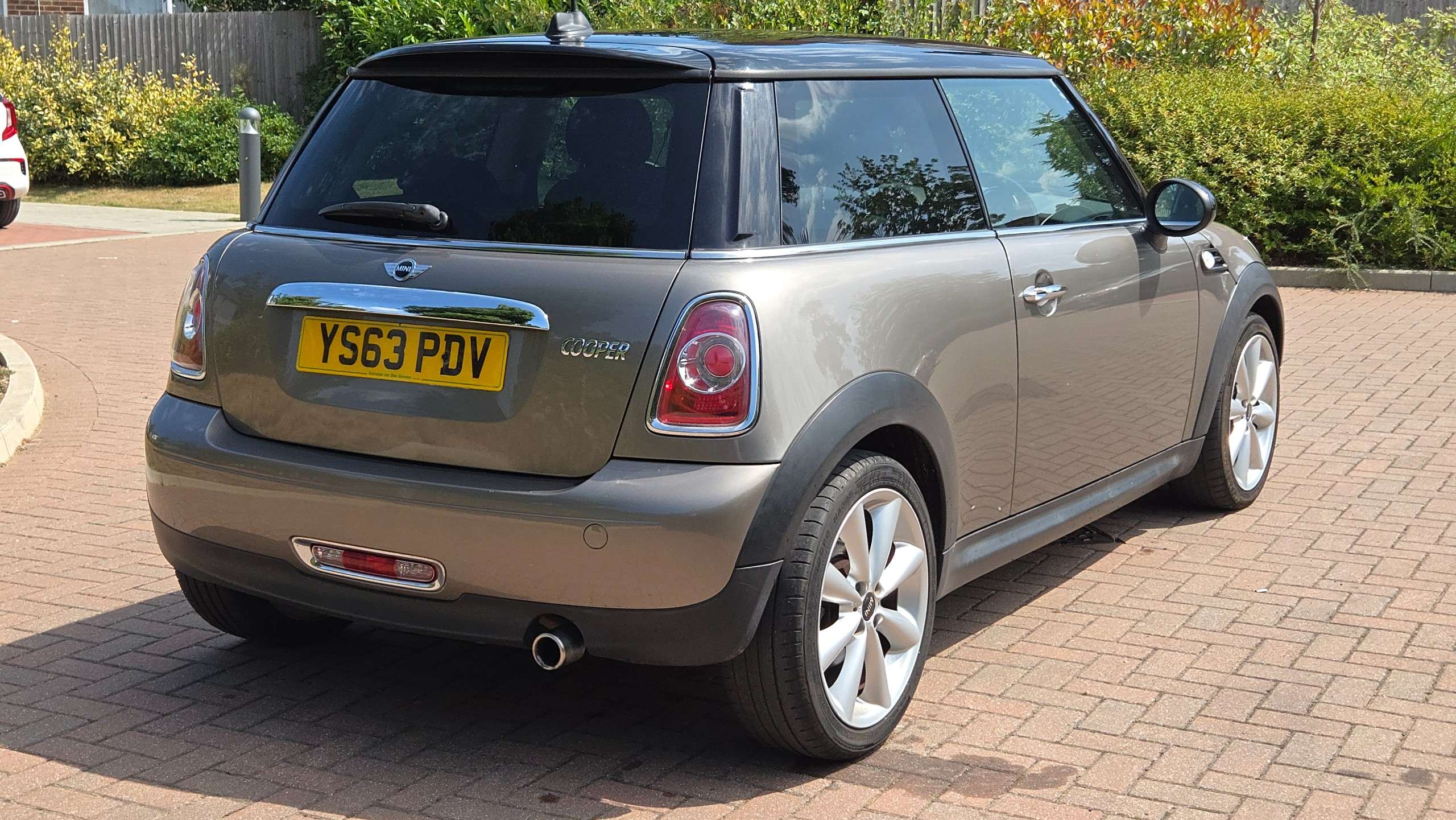 A 2013 MINI HATCH 1.6 Cooper Euro 5 (s/s) 3dr A 2013 MINI HATCH 1.6 Cooper Euro 5 (s/s) 3dr