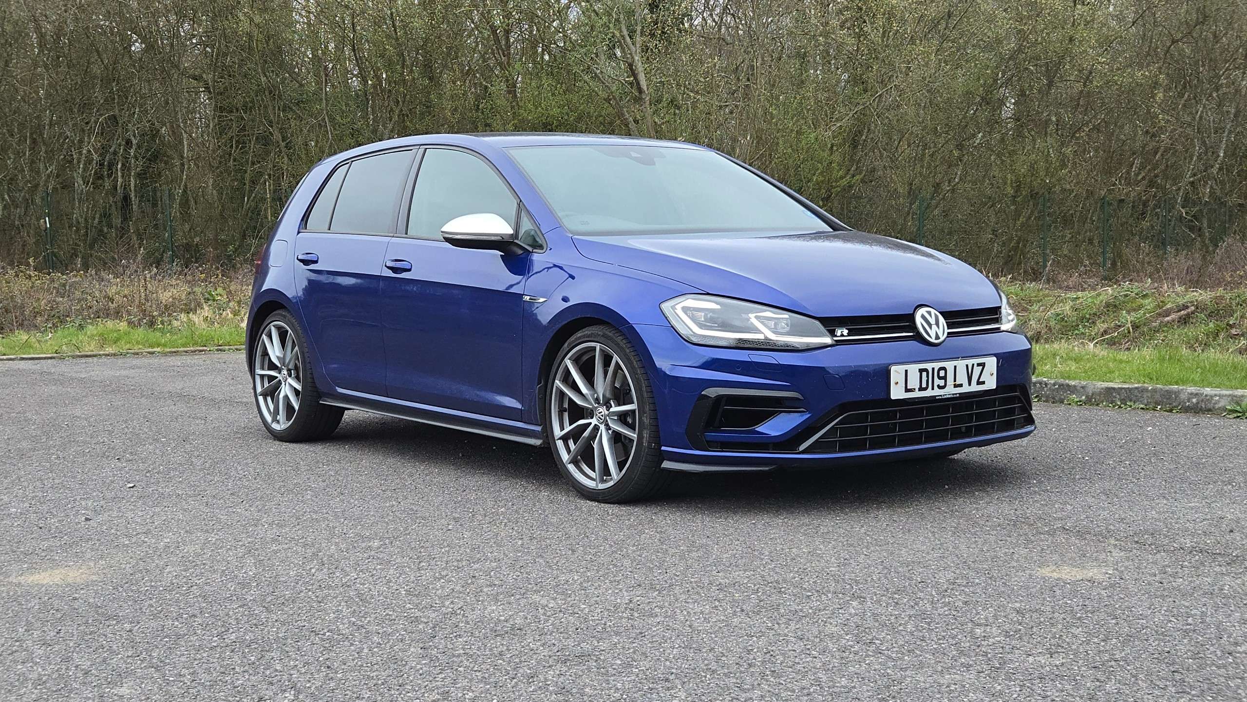 A 2019 VOLKSWAGEN GOLF 2.0 TSI R DSG 4Motion Euro 6 (s/s) (300 ps) 5dr A 2019 VOLKSWAGEN GOLF 2.0 TSI R DSG 4Motion Euro 6 (s/s) (300 ps) 5dr