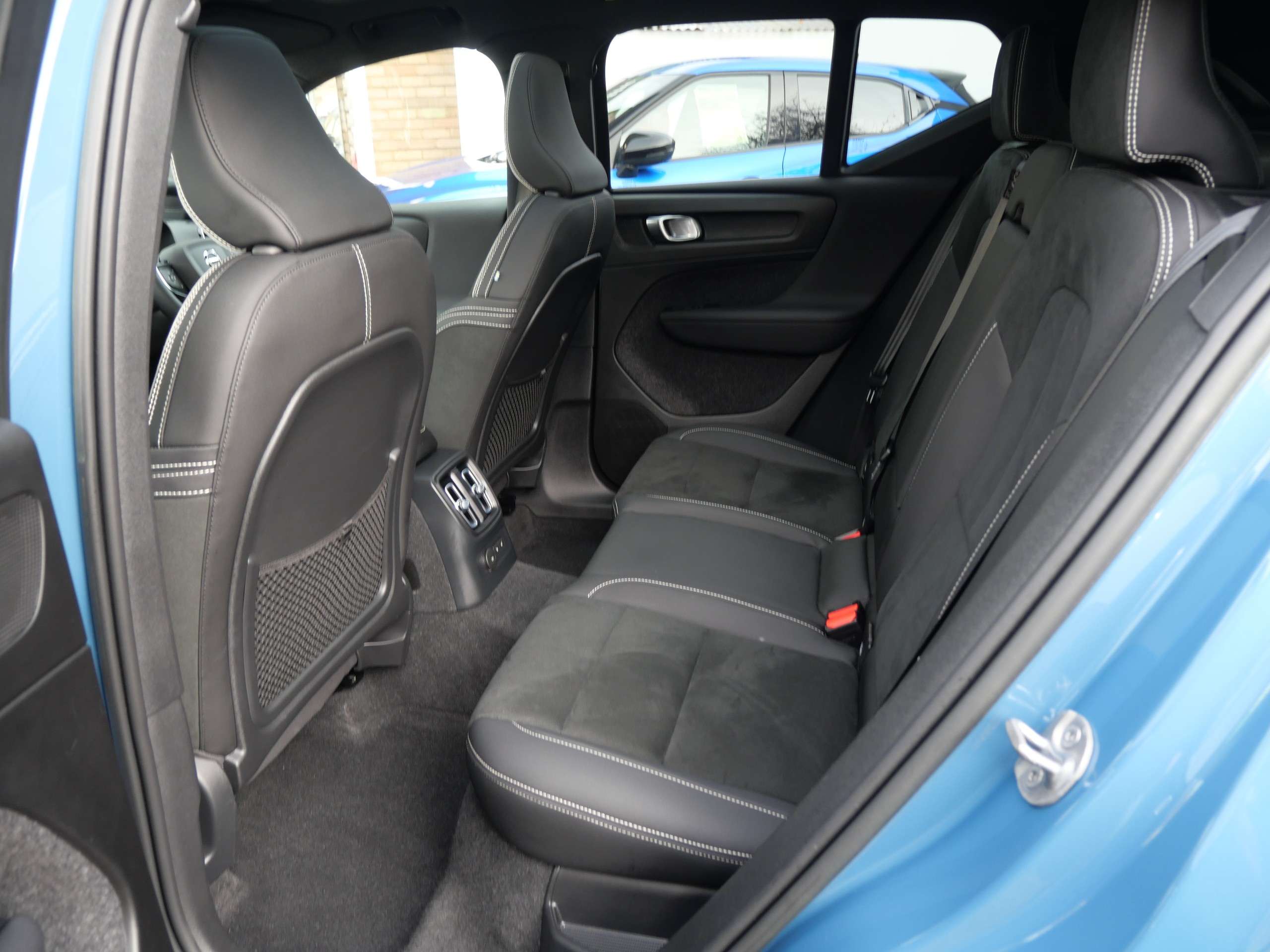 2022 VOLVO XC40 2022 VOLVO XC40