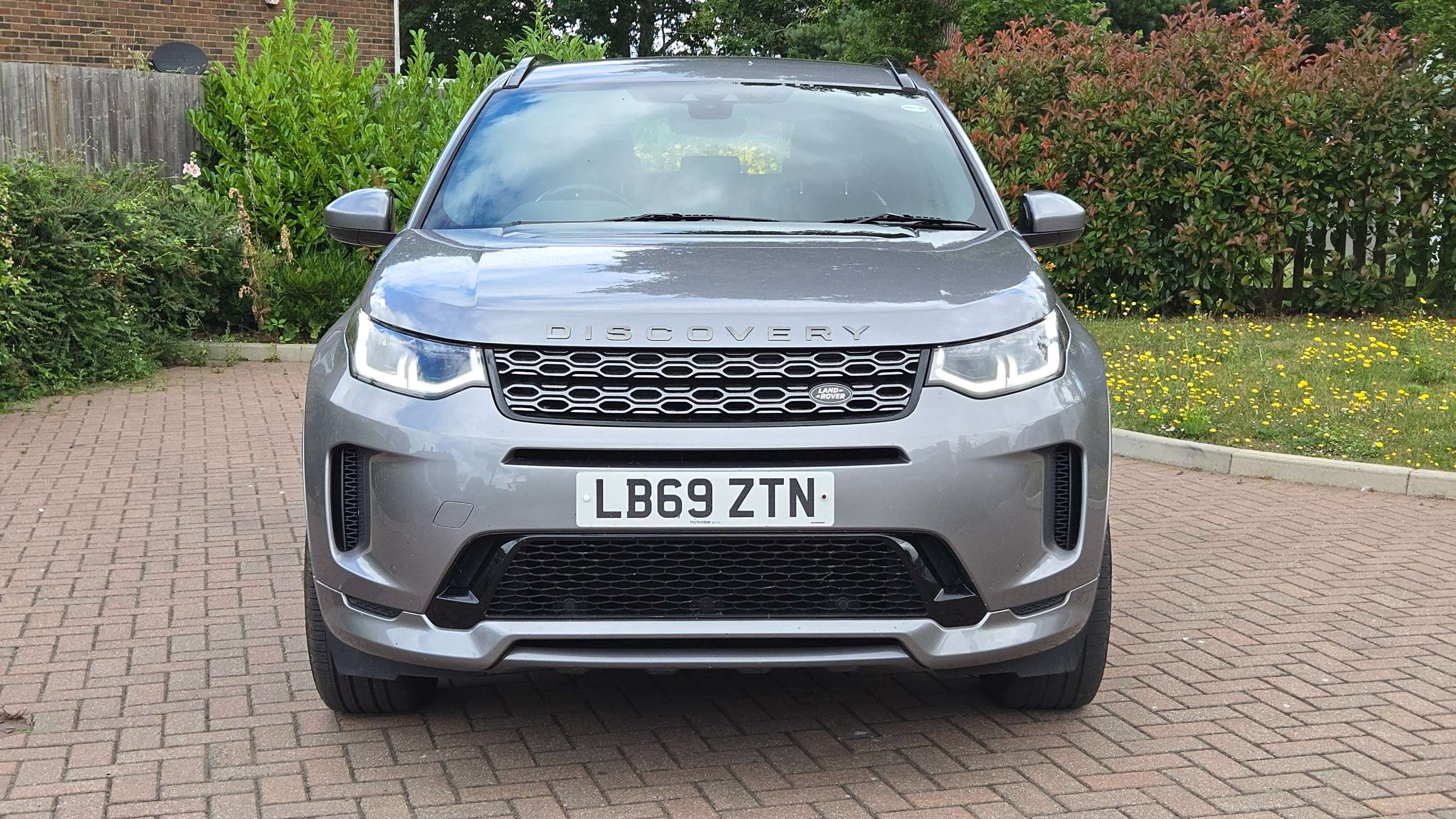 A 2020 LAND ROVER DISCOVERY SPORT 2.0 D180 MHEV R-Dynamic SE Auto 4WD Euro 6 (s/s) 5dr 1 Owner 7 Seats A 2020 LAND ROVER DISCOVERY SPORT 2.0 D180 MHEV R-Dynamic SE Auto 4WD Euro 6 (s/s) 5dr 1 Owner 7 Seats