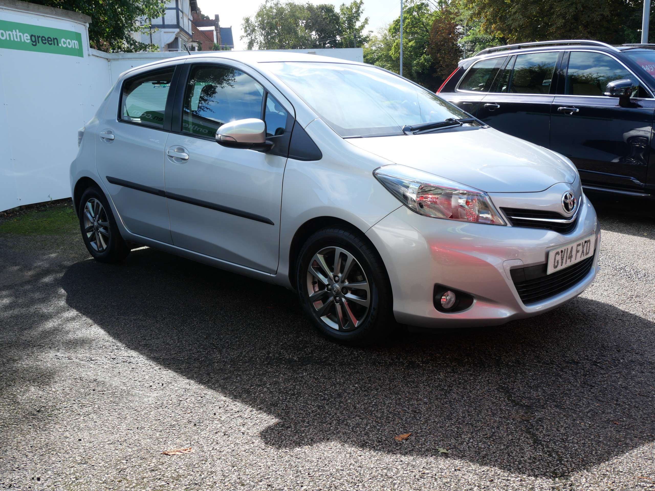 A 2014 TOYOTA YARIS 1.33 Dual VVT-i Icon Plus Euro 5 5dr Only 19000 Miles A 2014 TOYOTA YARIS 1.33 Dual VVT-i Icon Plus Euro 5 5dr Only 19000 Miles