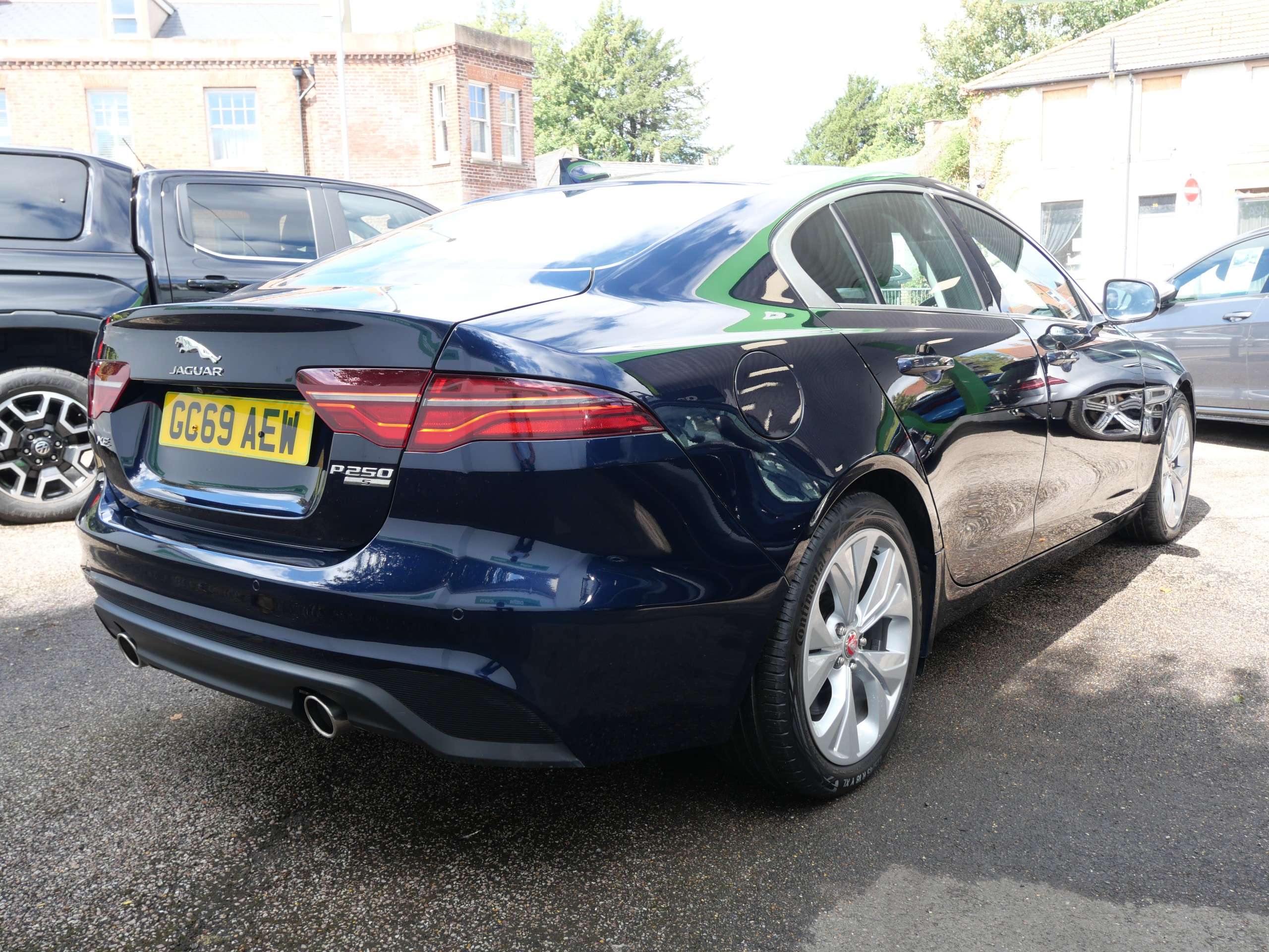 A 2019 JAGUAR XE 2.0 P250i S Auto Euro 6 (s/s) (250 ps) 4dr Only 12000 Miles A 2019 JAGUAR XE 2.0 P250i S Auto Euro 6 (s/s) (250 ps) 4dr Only 12000 Miles